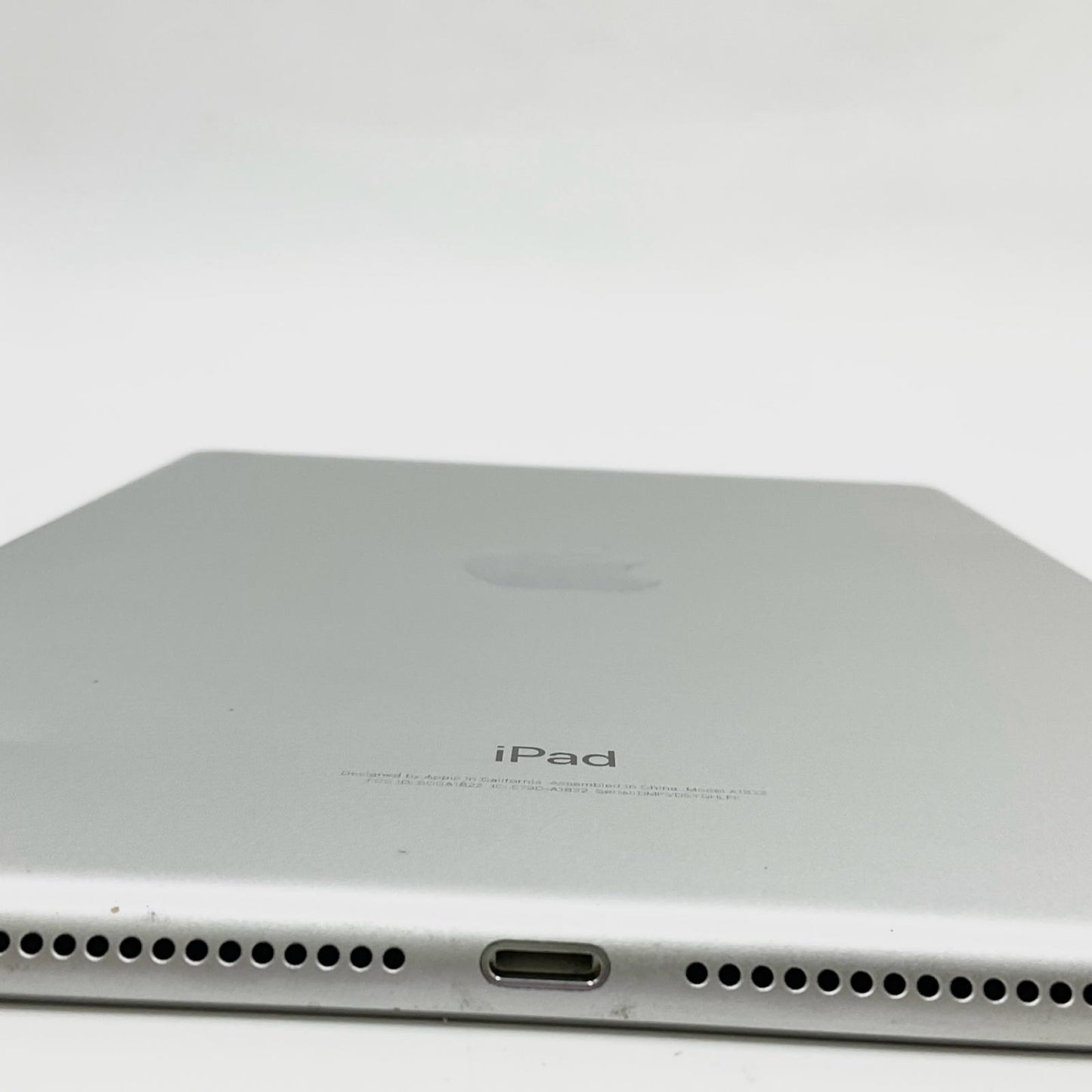 【全額返金保証】【最速発送】Apple iPad 第5世代 128GB シルバー Wi-Fi 動作確認済
