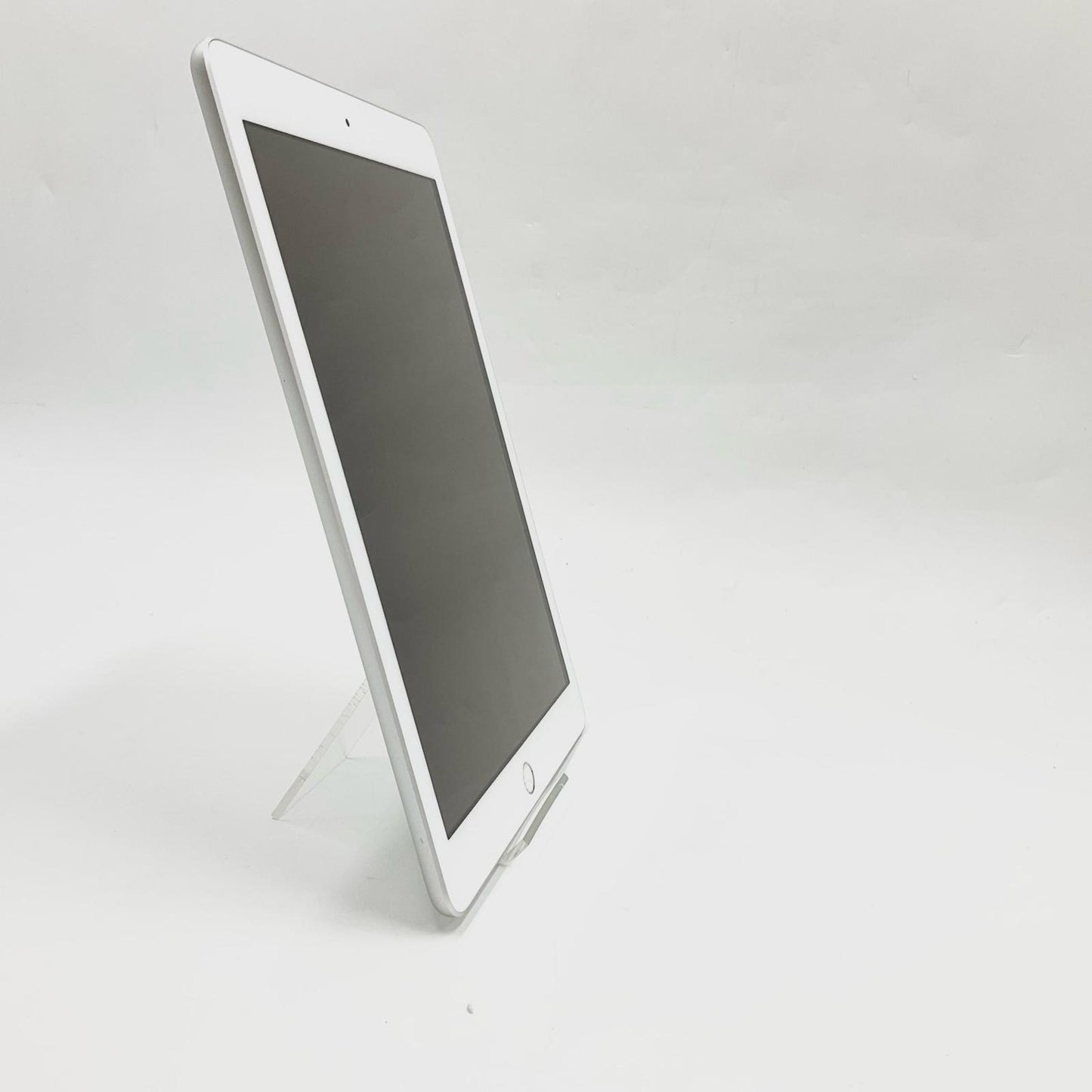 【全額返金保証】【最速発送】Apple iPad 第5世代 128GB シルバー Wi-Fi 動作確認済