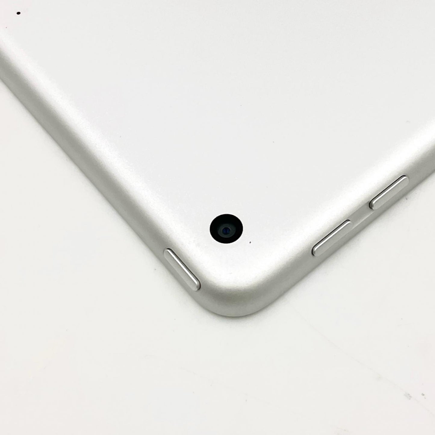 【全額返金保証】【最速発送】Apple iPad 第5世代 128GB シルバー Wi-Fi 動作確認済