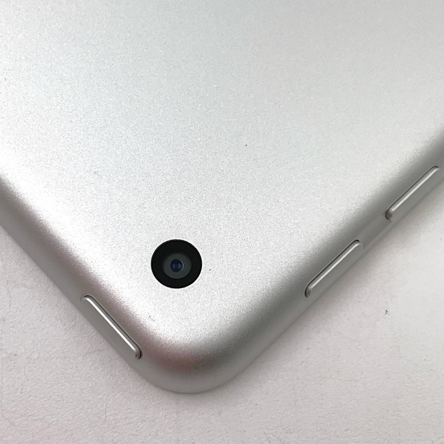 【全額返金保証】【最速発送】Apple iPad 第5世代 128GB シルバー Wi-Fi 美品 動作確認済