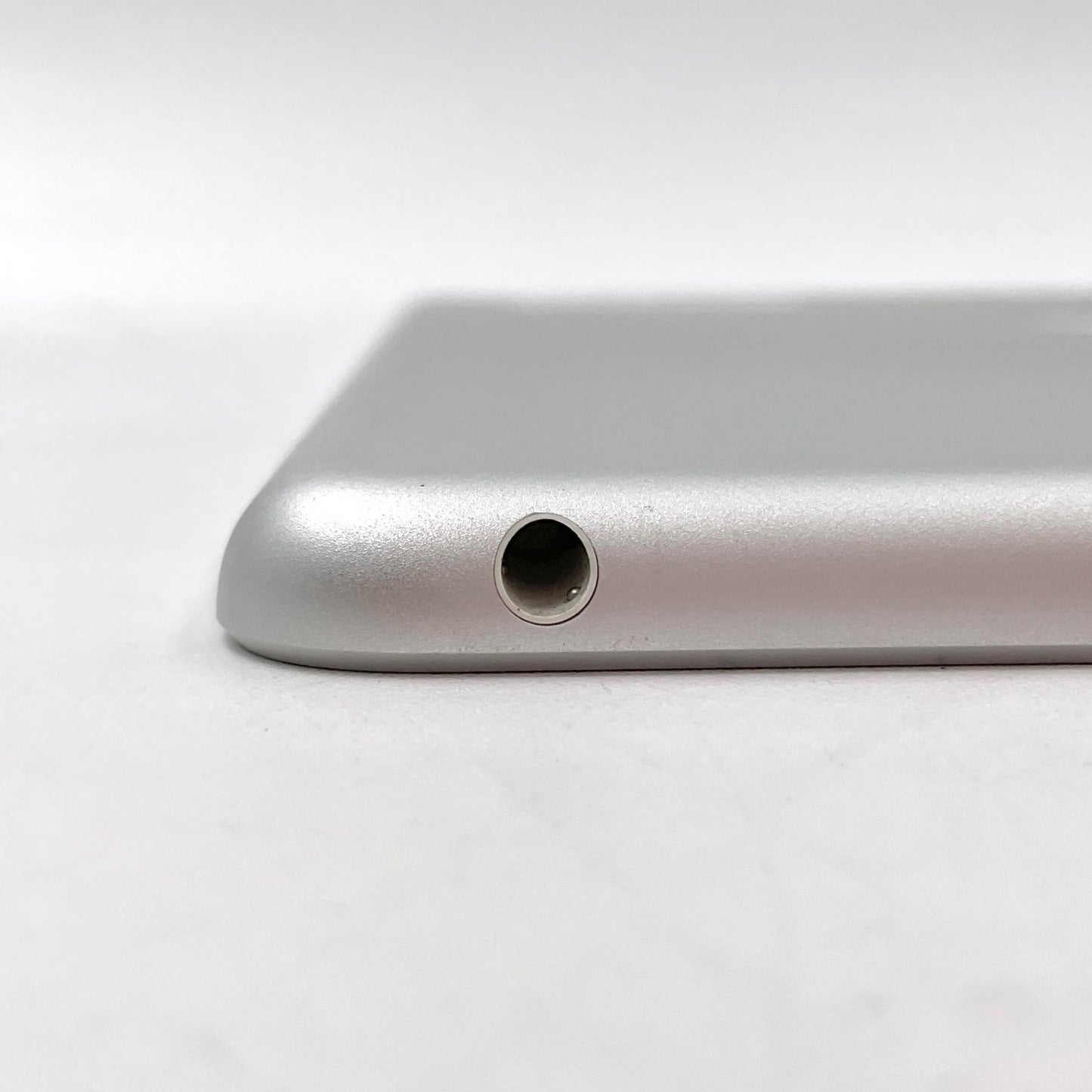 【全額返金保証】【最速発送】Apple iPad 第5世代 128GB シルバー Wi-Fi 美品 動作確認済