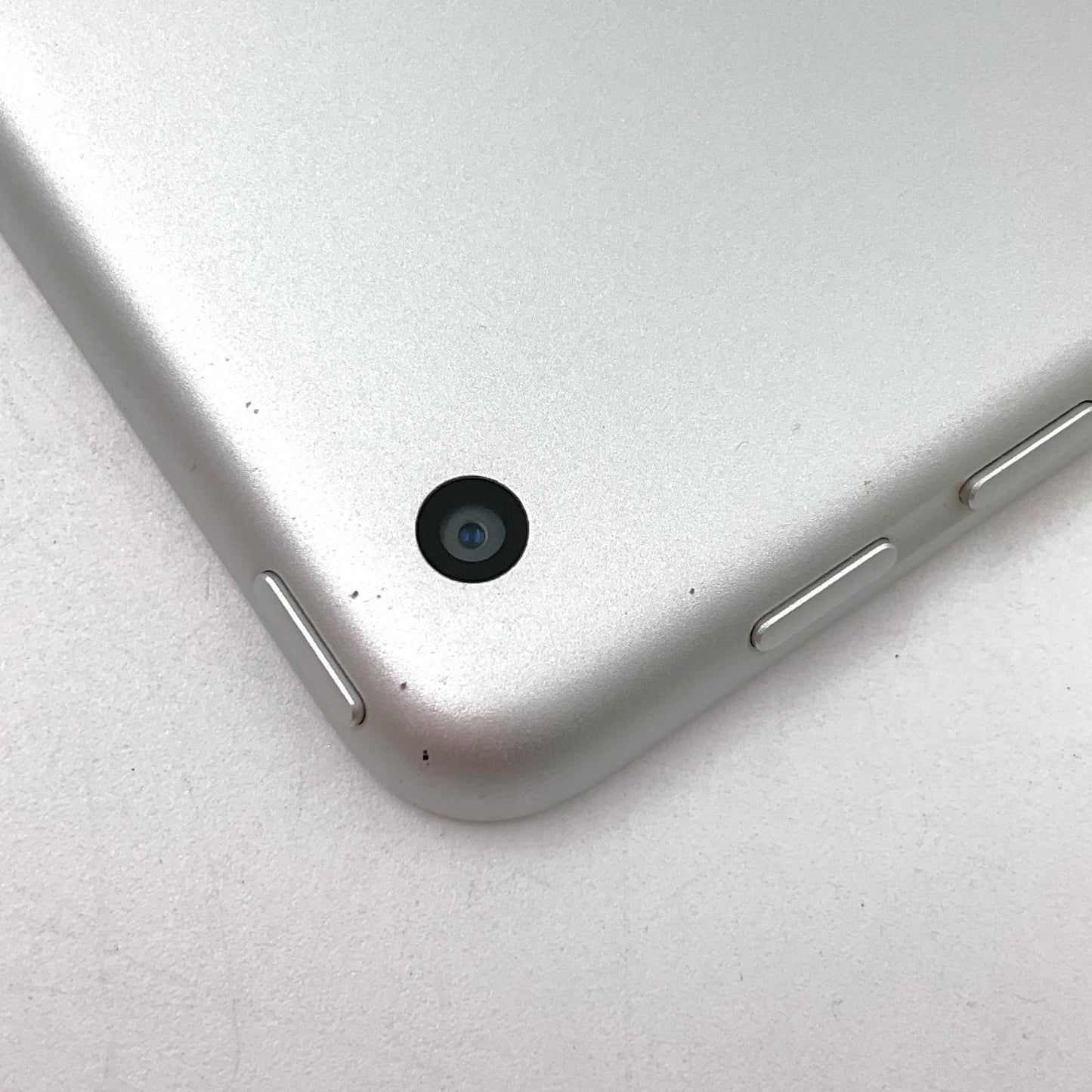 【全額返金保証】【最速発送】Apple iPad 第5世代 128GB シルバー Wi-Fi 動作確認済