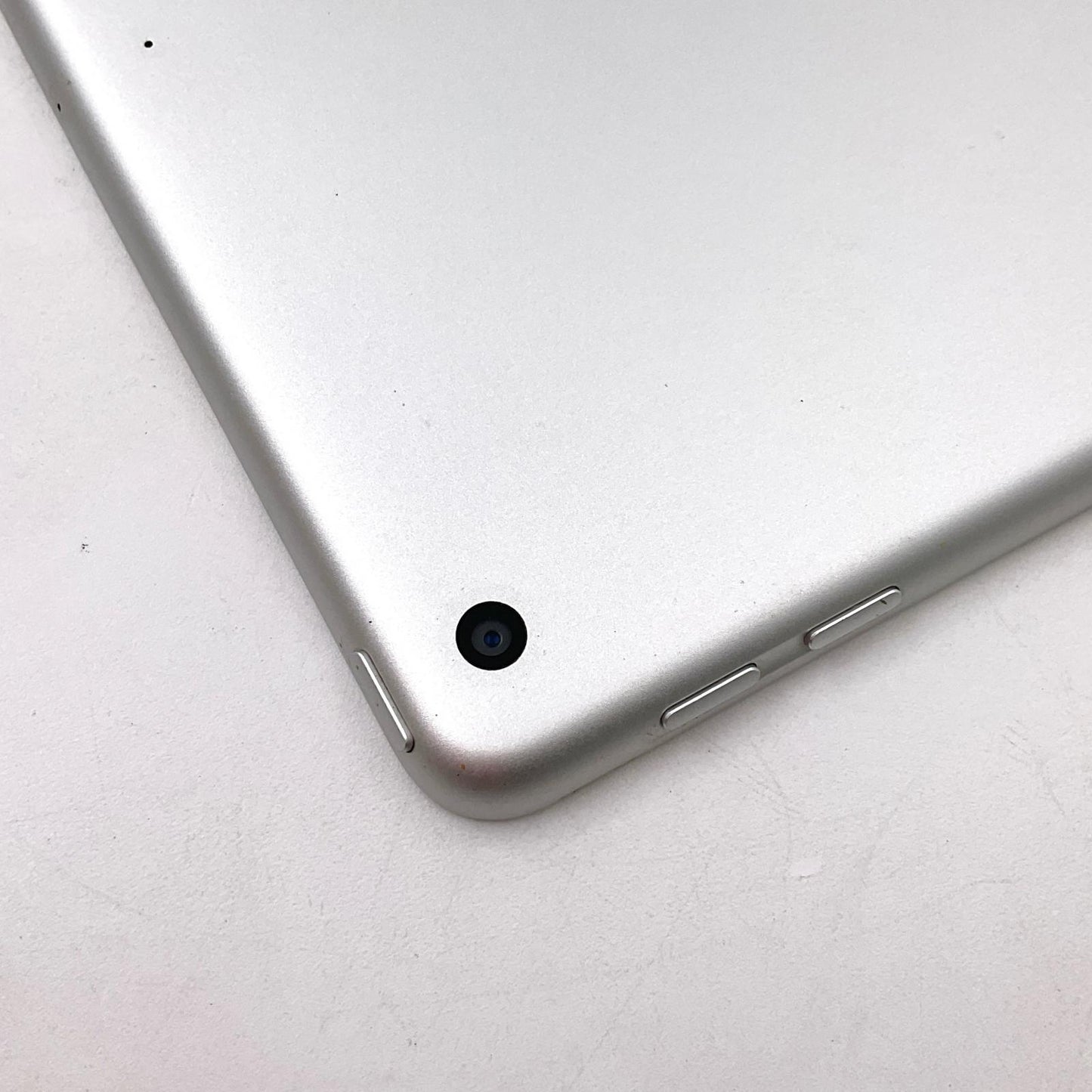 【全額返金保証】【最速発送】Apple iPad 第5世代 128GB シルバー Wi-Fi 動作確認済
