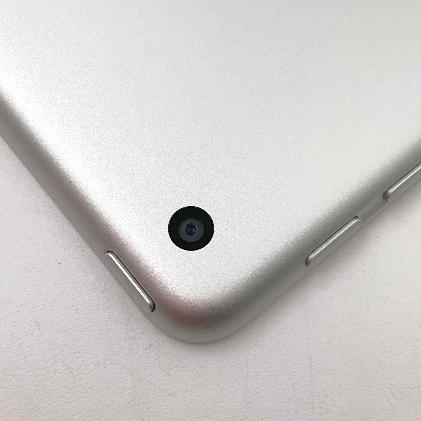 【全額返金保証】【最速発送】Apple iPad 第5世代 128GB シルバー Wi-Fi 動作確認済