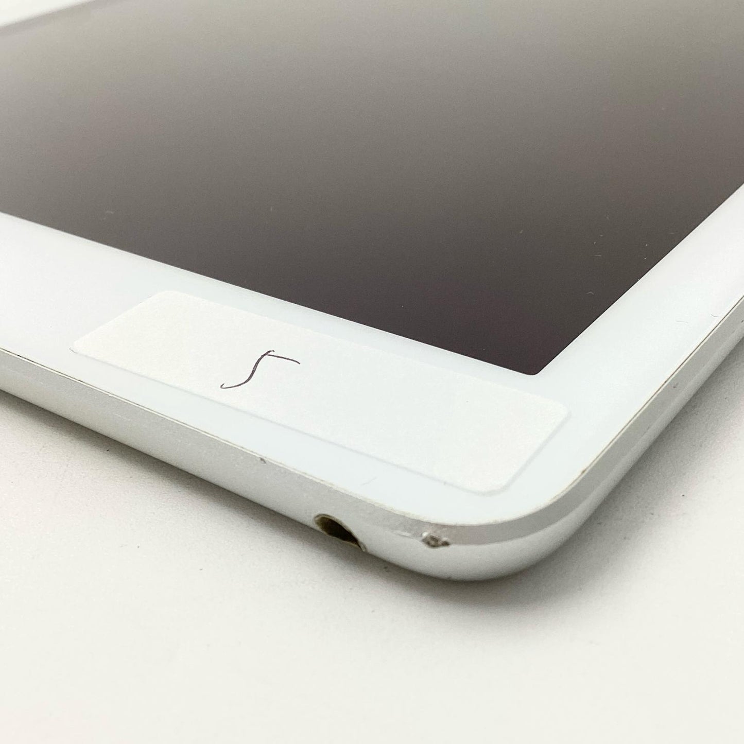 【全額返金保証】【最速発送】Apple iPad 第5世代 128GB シルバー Wi-Fi 動作確認済