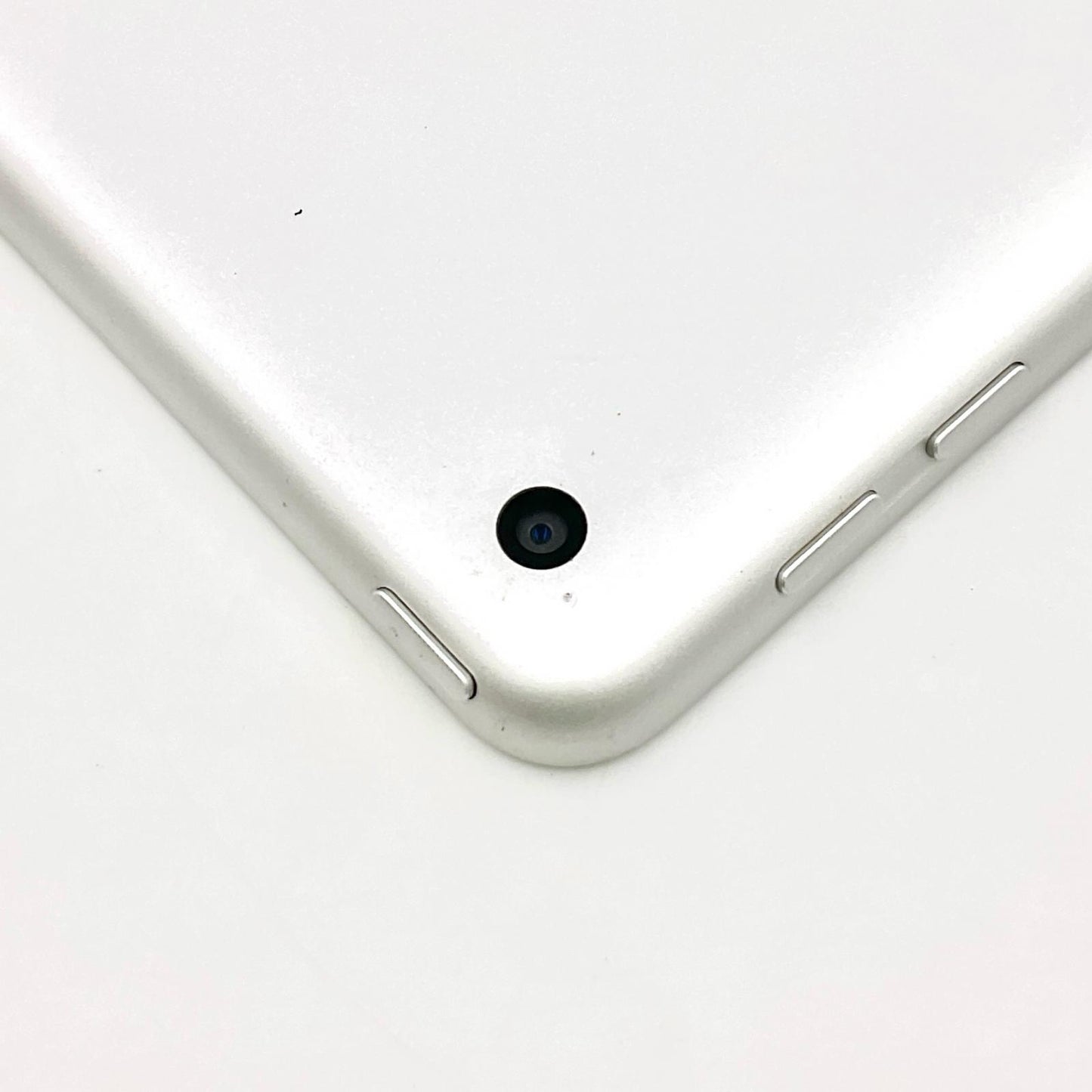 【全額返金保証】【最速発送】Apple iPad 第5世代 128GB シルバー Wi-Fi 動作確認済