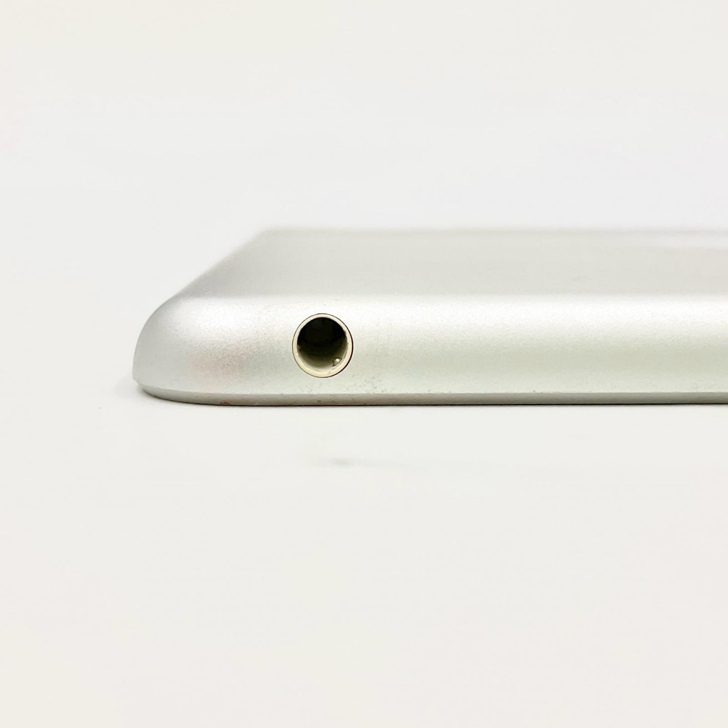 【全額返金保証】【最速発送】Apple iPad 第5世代 128GB シルバー Wi-Fi 動作確認済