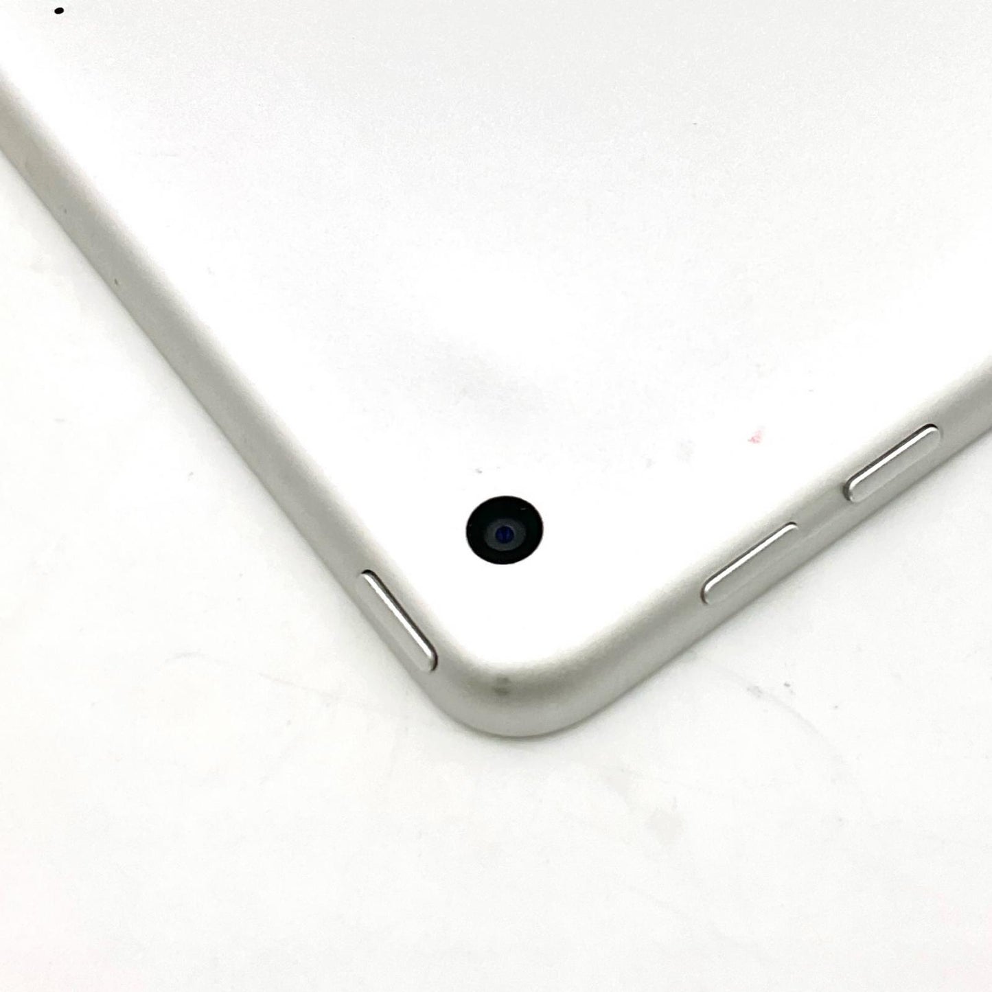 【最速発送】Apple iPad 第5世代 128GB シルバー Wi-Fi【難有】