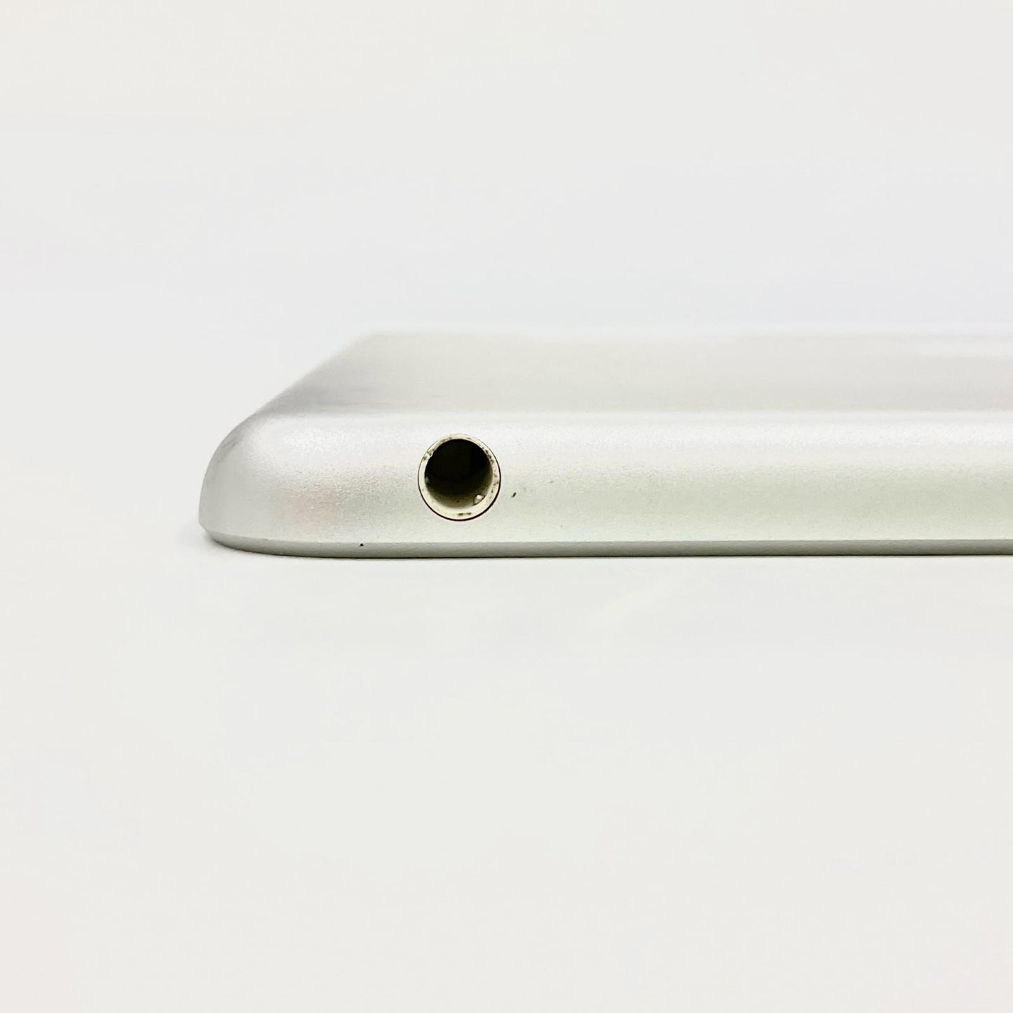 【最速発送】Apple iPad 第5世代 128GB シルバー Wi-Fi【難有】