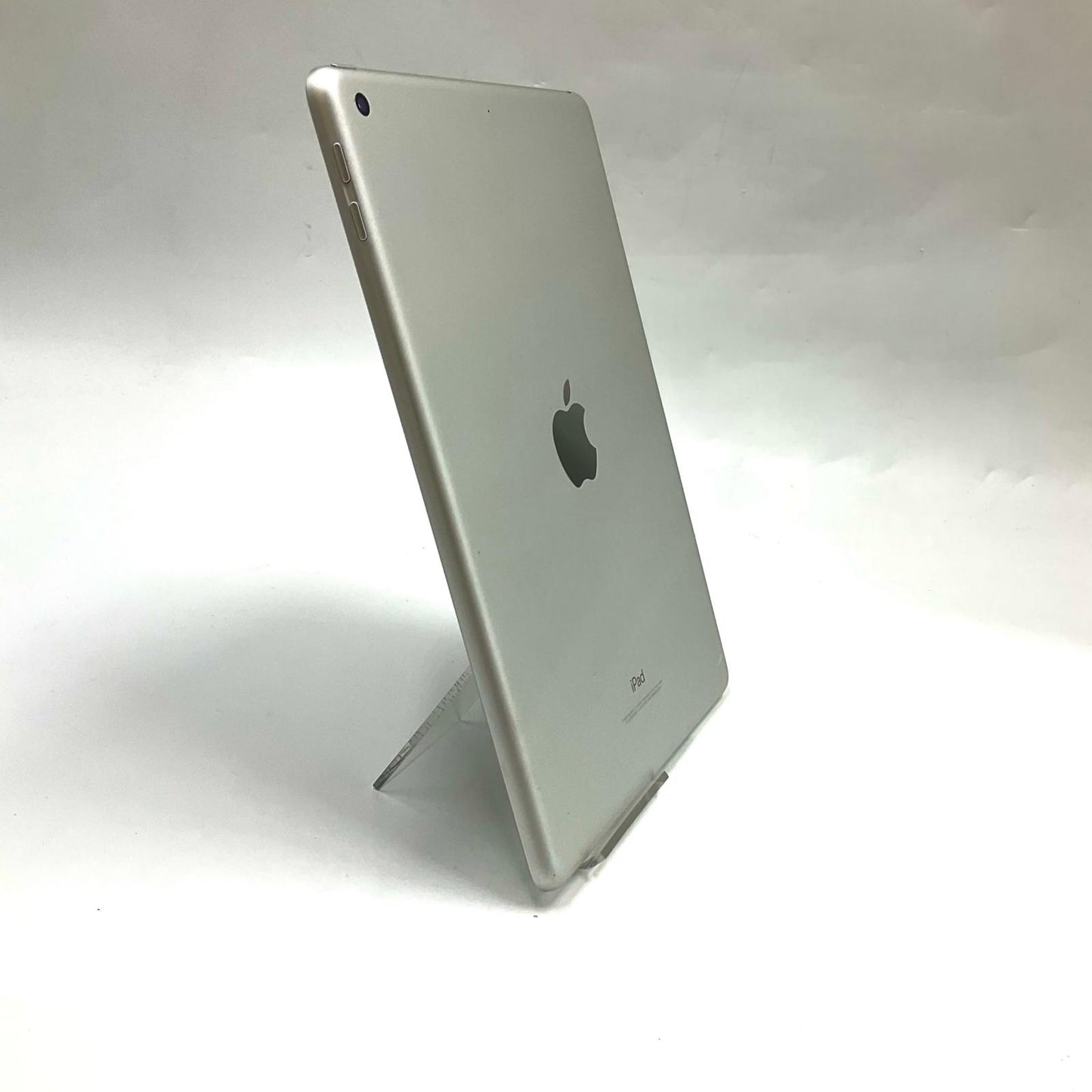 【全額返金保証】【最速発送】Apple iPad 第6世代 32GB シルバー Wi-Fi 動作確認済