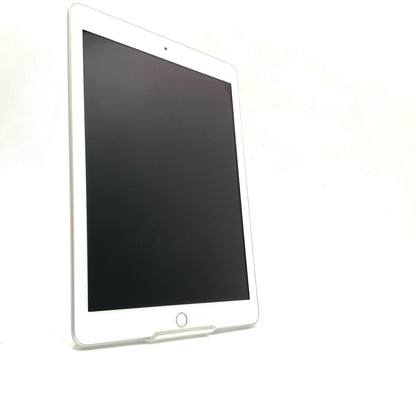 【全額返金保証】【最速発送】Apple iPad 第6世代 32GB シルバー Wi-Fi 動作確認済