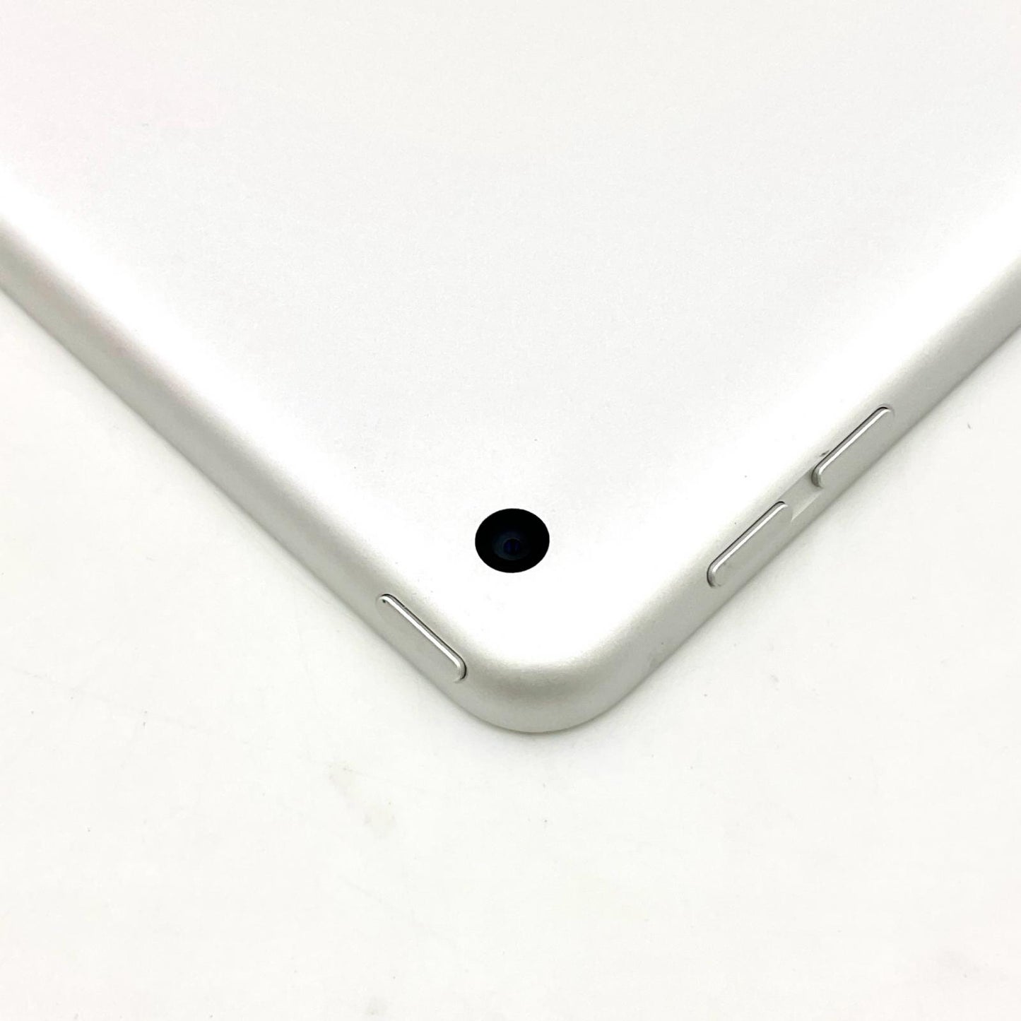 【全額返金保証】【最速発送】Apple iPad 第7世代 32GB シルバー Wi-Fi 動作確認済