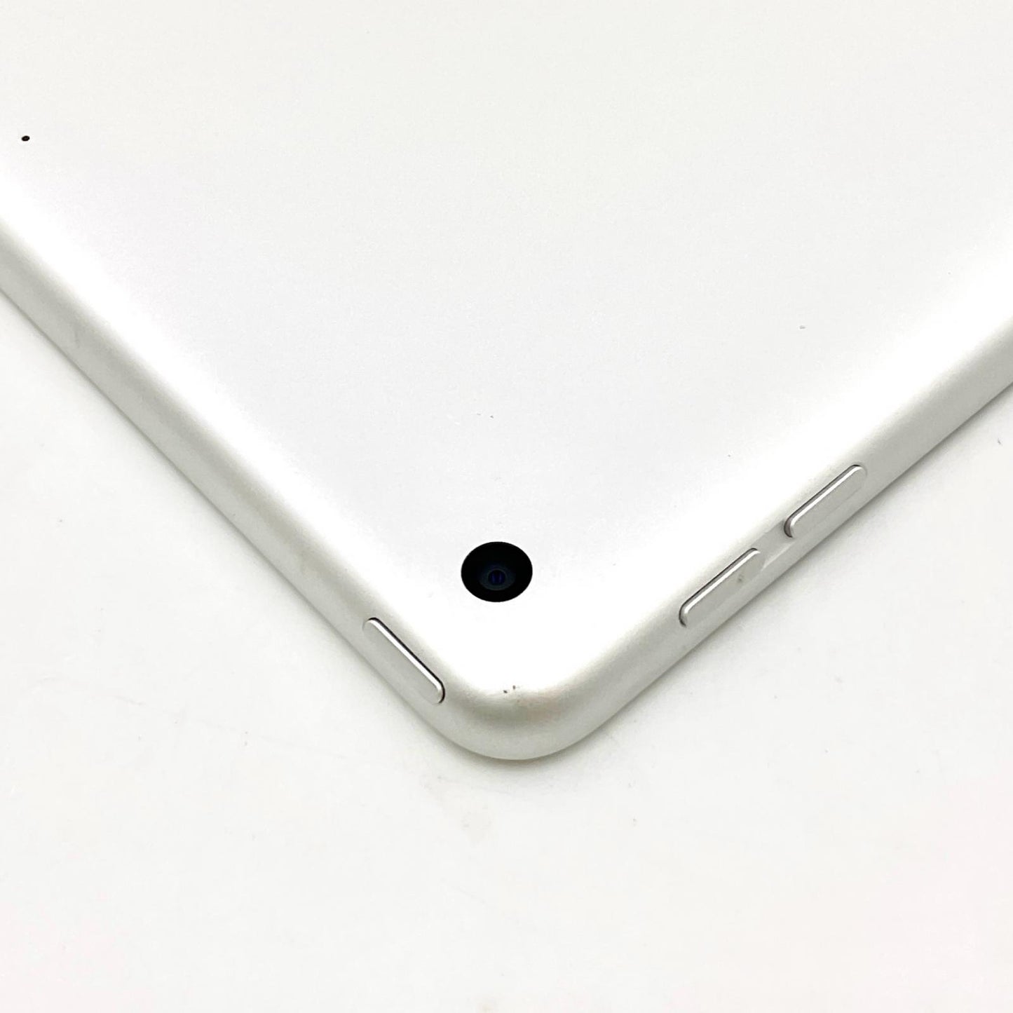 【最速発送】Apple iPad 第7世代 32GB シルバー Wi-Fi【難有】