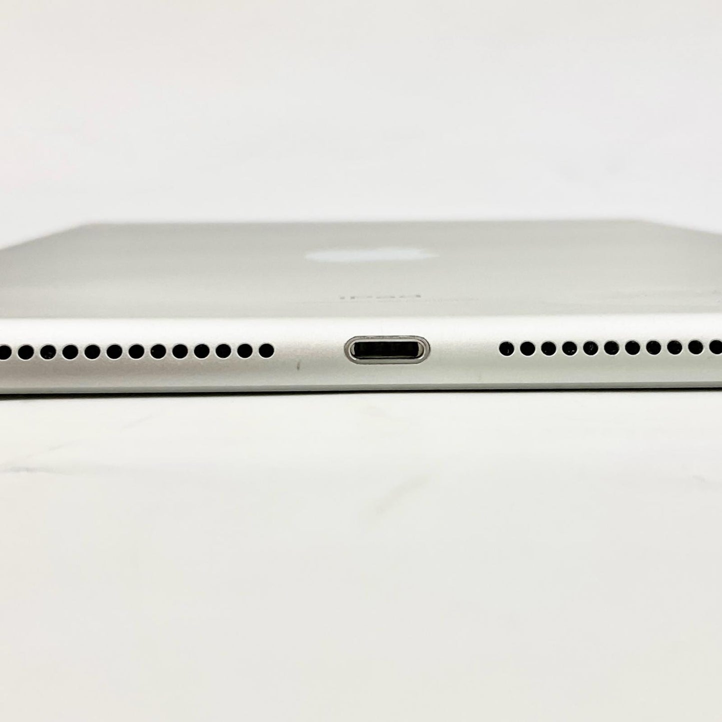 【最速発送】Apple iPad 第7世代 32GB シルバー Wi-Fi【難有】
