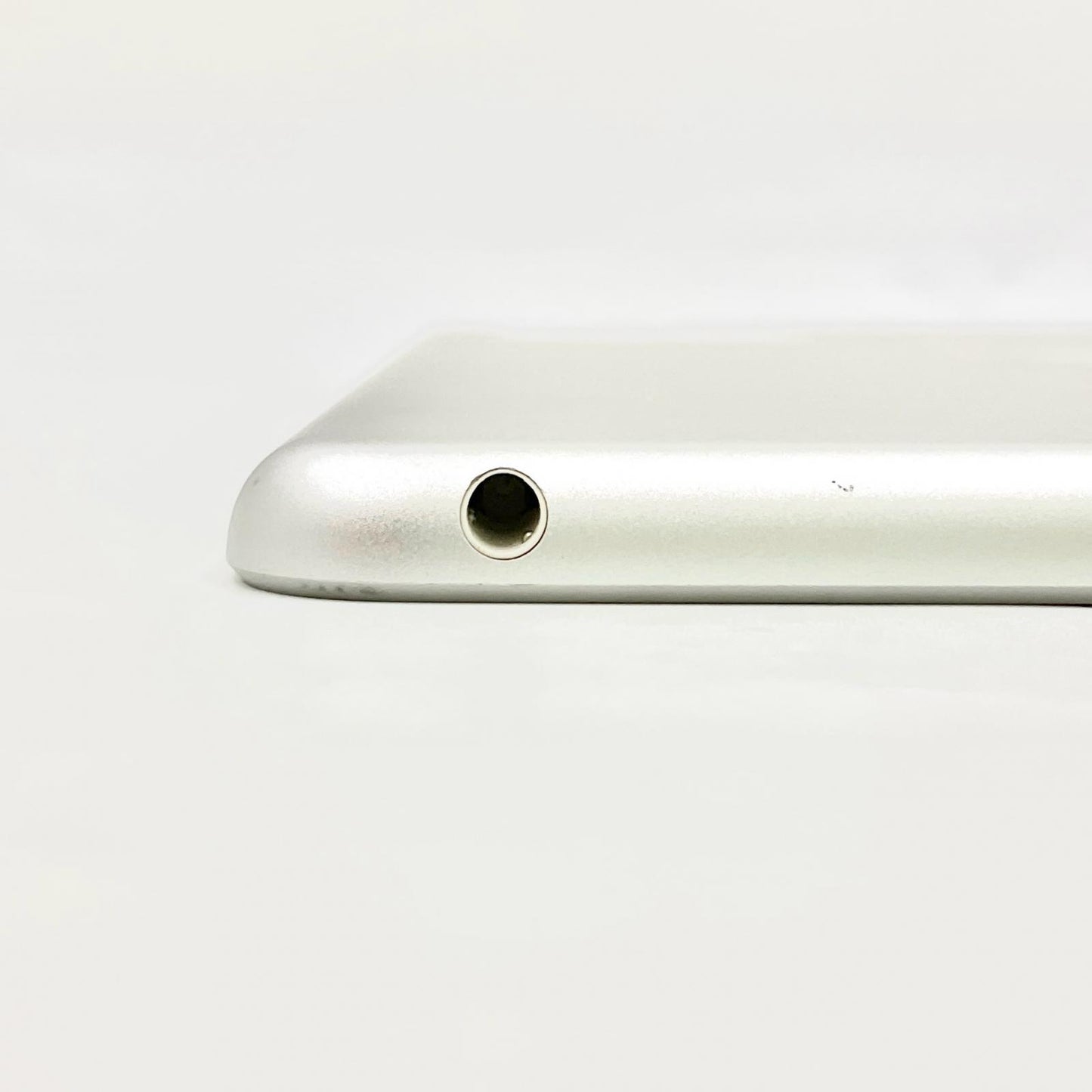 【最速発送】Apple iPad 第5世代 128GB シルバー Wi-Fi【難有】