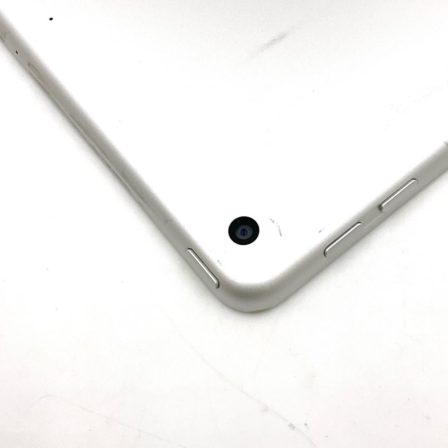【全額返金保証】【最速発送】Apple iPad 第6世代 32GB シルバー Wi-Fi 動作確認済