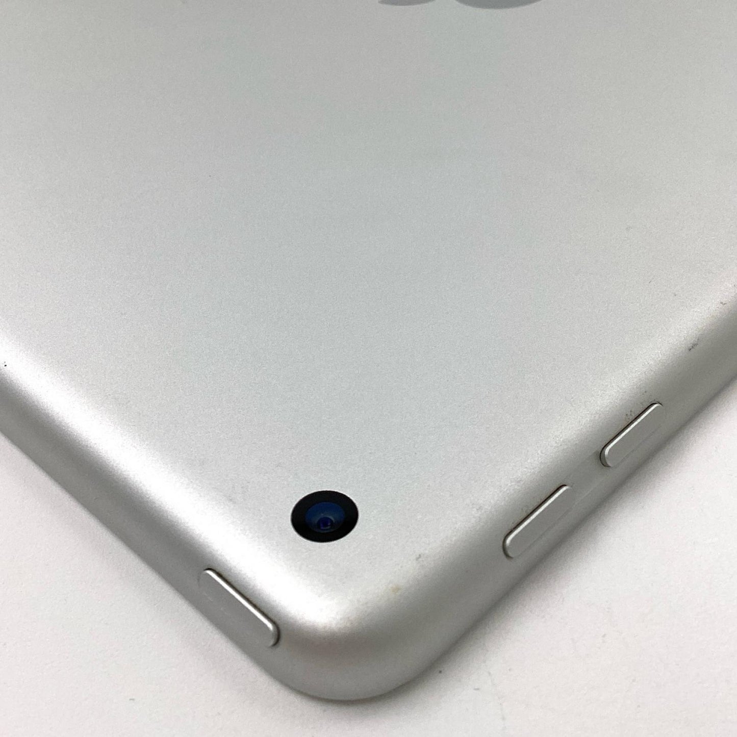 【全額返金保証】【最速発送】Apple iPad 第5世代 128GB シルバー Wi-Fi 動作確認済