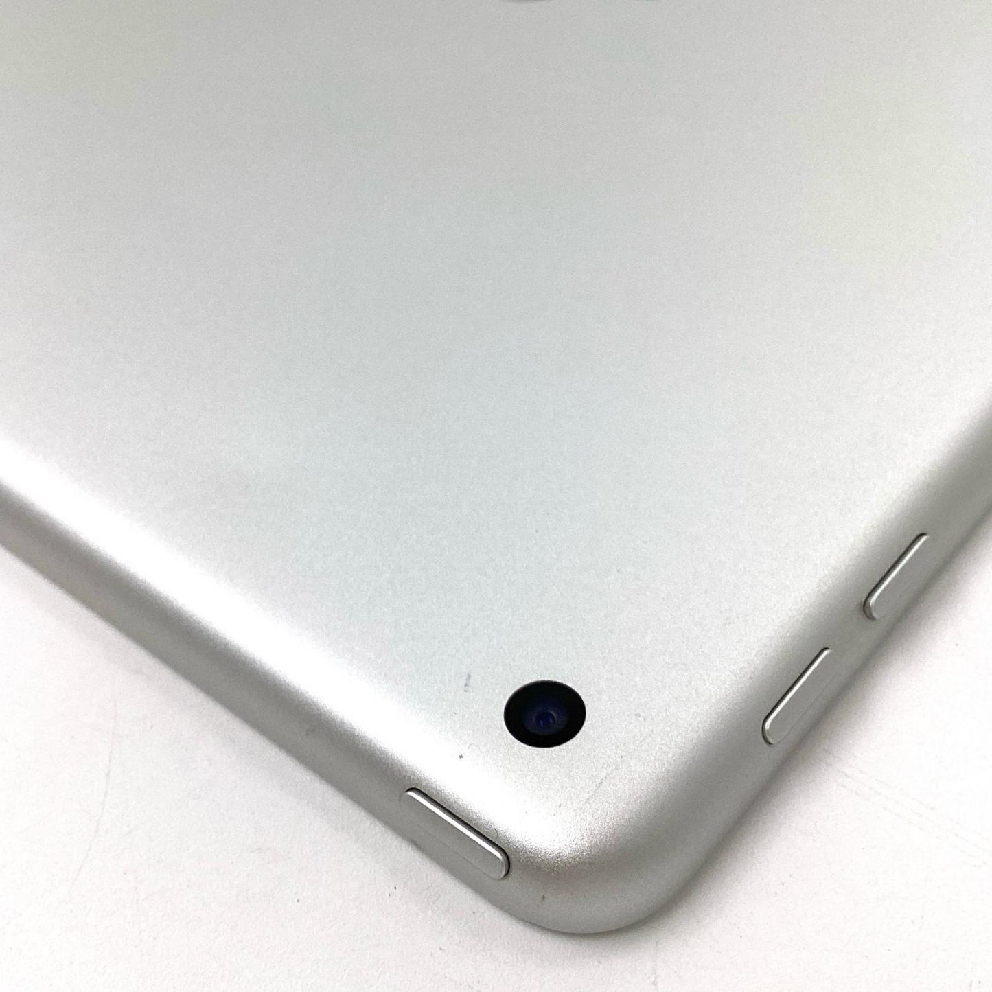 【最速発送】Apple iPad 第5世代 128GB シルバー Wi-Fi【難有】