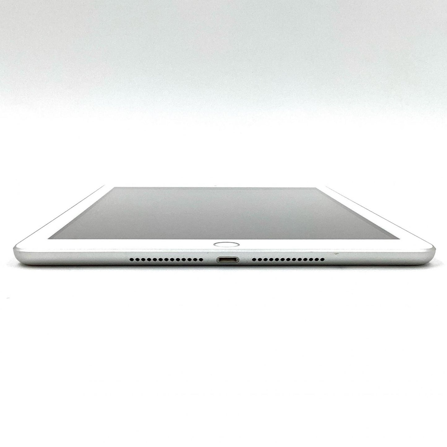 【全額返金保証】【最速発送】Apple iPad 第5世代 128GB シルバー Wi-Fi 動作確認済