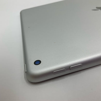 【全額返金保証】【最速発送】Apple iPad 第7世代 32GB シルバー Wi-Fi 美品 動作確認済