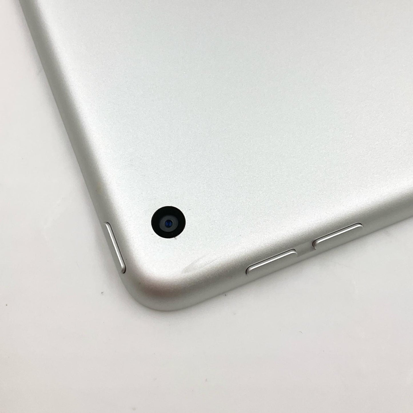 【全額返金保証】【最速発送】Apple iPad 第7世代 32GB シルバー Wi-Fi 美品 動作確認済
