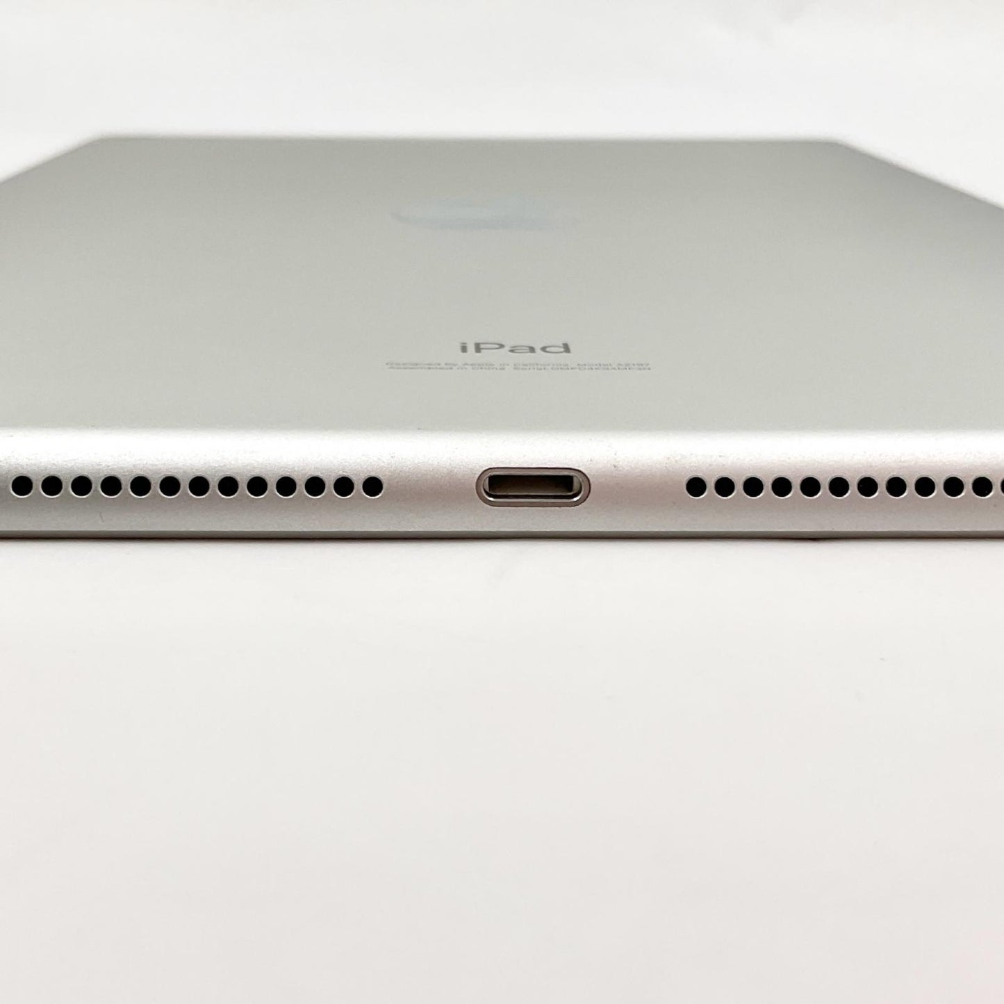 【全額返金保証】【最速発送】Apple iPad 第7世代 32GB シルバー Wi-Fi 美品 動作確認済