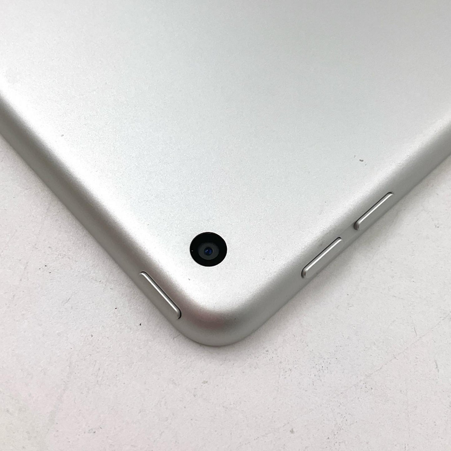 【全額返金保証】【最速発送】Apple iPad 第7世代 32GB シルバー Wi-Fi 美品 動作確認済