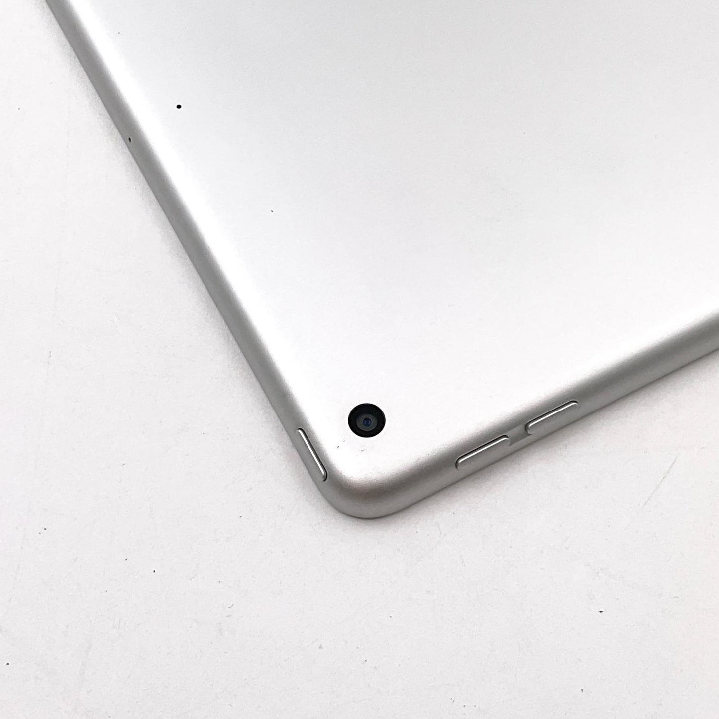 【全額返金保証】【最速発送】Apple iPad 第7世代 32GB シルバー Wi-Fi 動作確認済