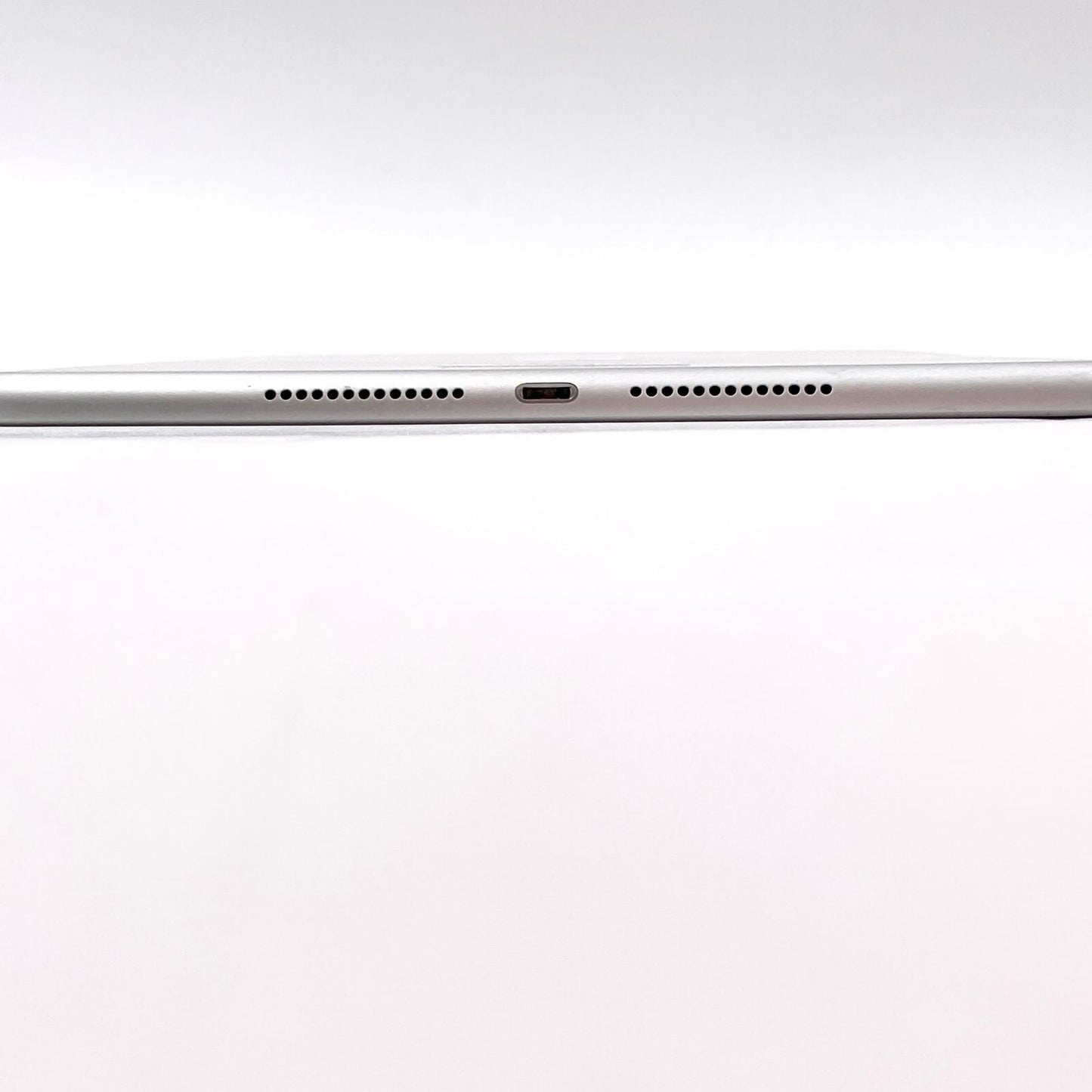 【全額返金保証】【最速発送】Apple iPad 第7世代 32GB シルバー Wi-Fi 動作確認済