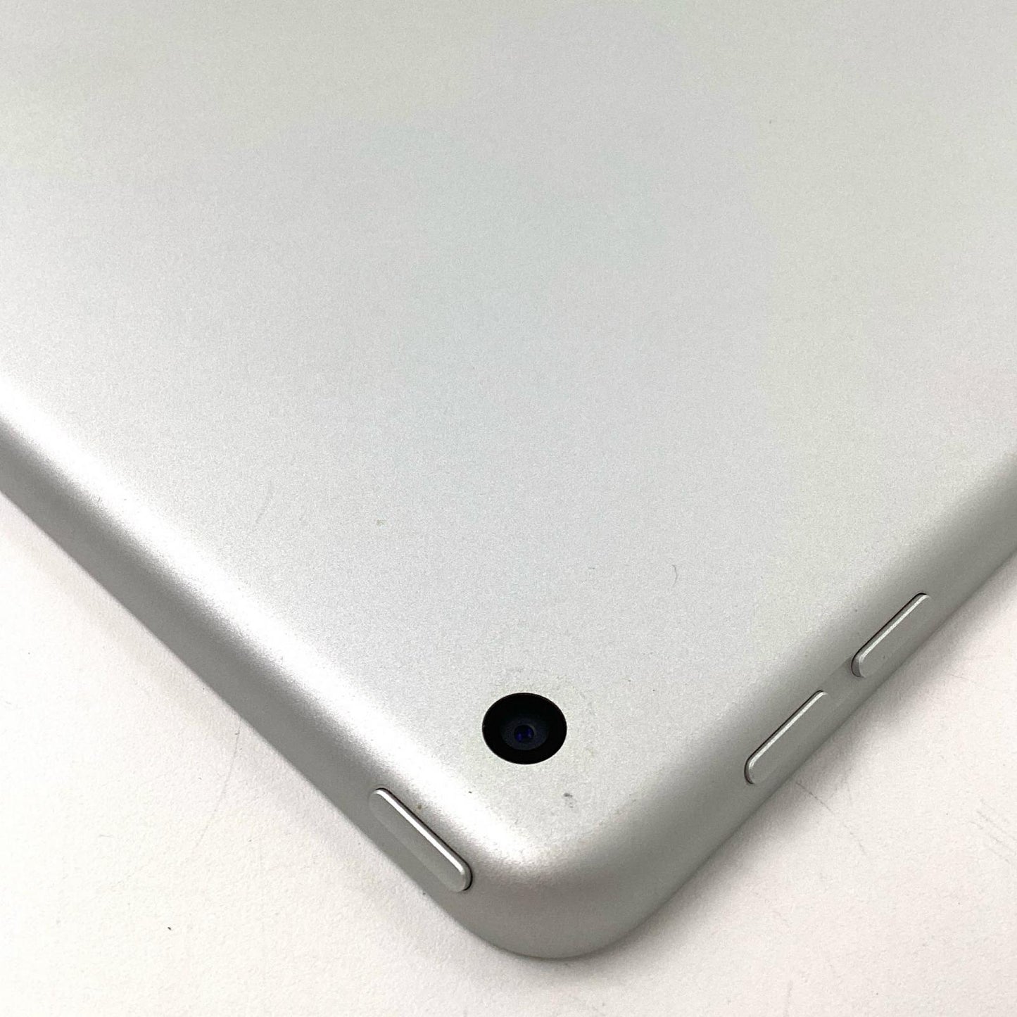 【全額返金保証】【最速発送】Apple iPad 第7世代 32GB シルバー Wi-Fi 動作確認済