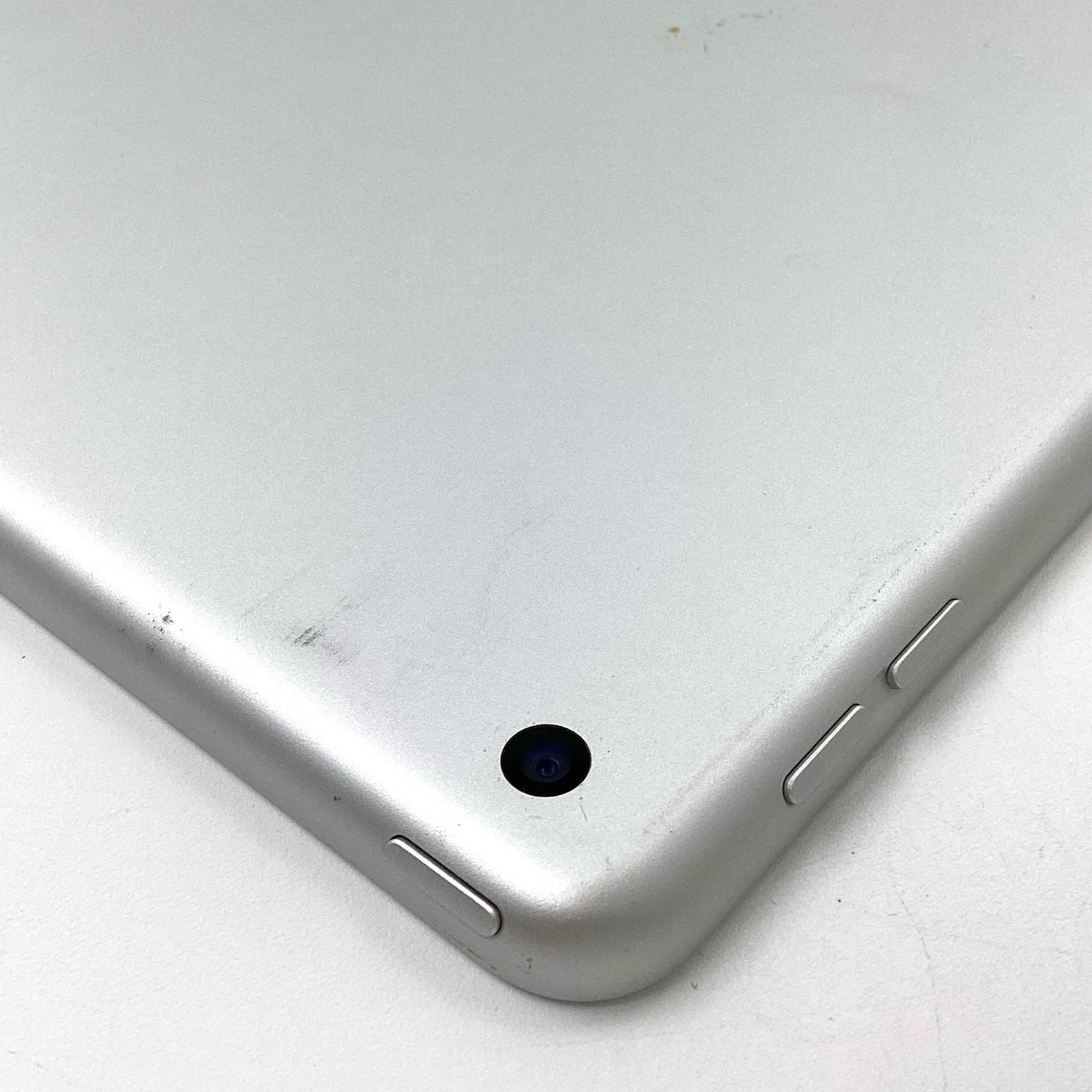 【全額返金保証】【最速発送】Apple iPad 第7世代 32GB シルバー Wi-Fi 動作確認済