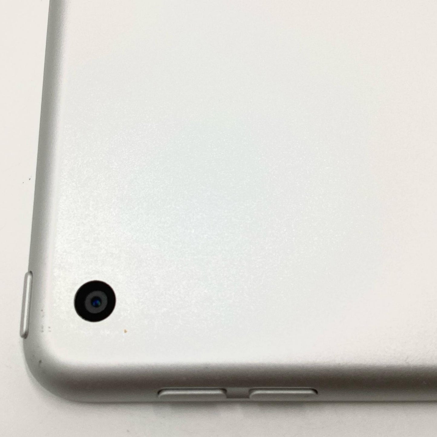 【全額返金保証】【最速発送】Apple iPad 第7世代 32GB シルバー Wi-Fi 動作確認済