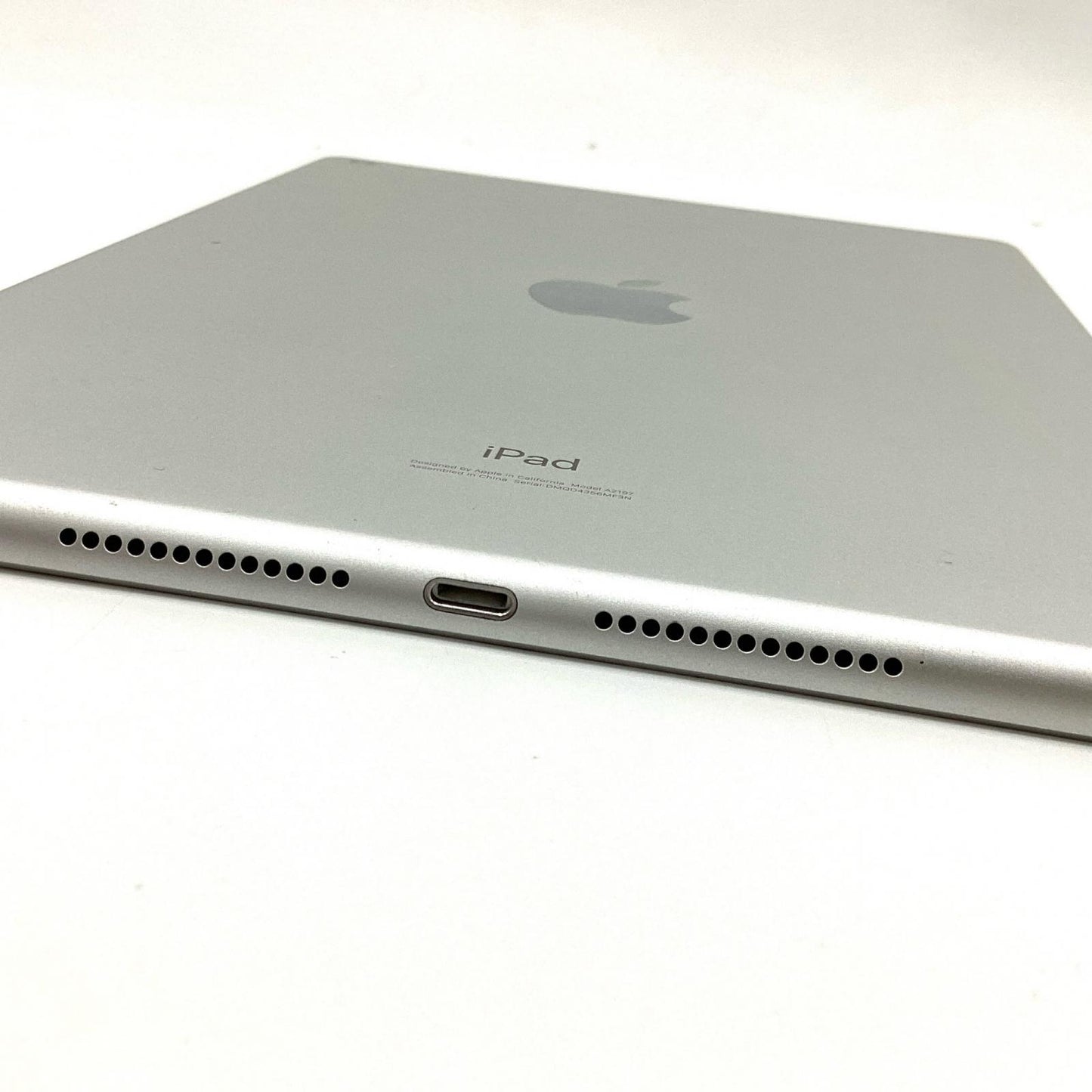 【全額返金保証】【最速発送】Apple iPad 第7世代 32GB シルバー Wi-Fi 動作確認済