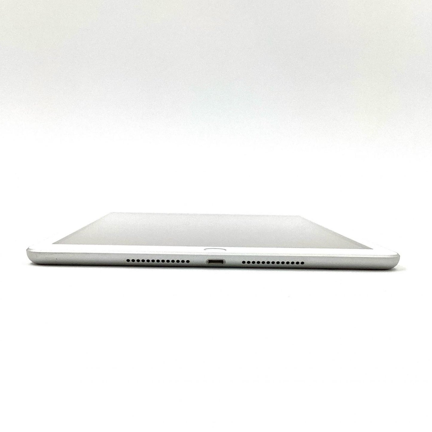 【全額返金保証】【最速発送】Apple iPad 第7世代 32GB シルバー Wi-Fi 美品 動作確認済