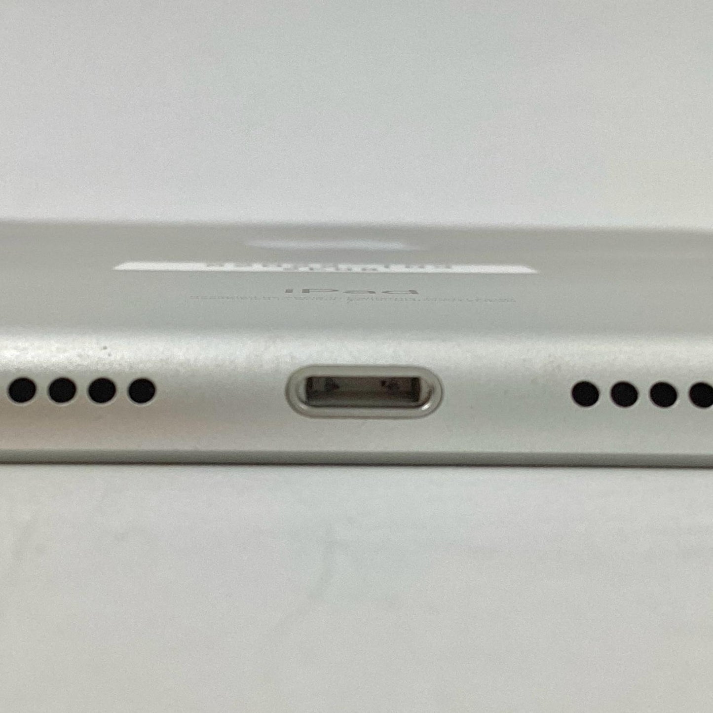 【全額返金保証】【最速発送】Apple iPad 第7世代 32GB シルバー Wi-Fi 美品 動作確認済