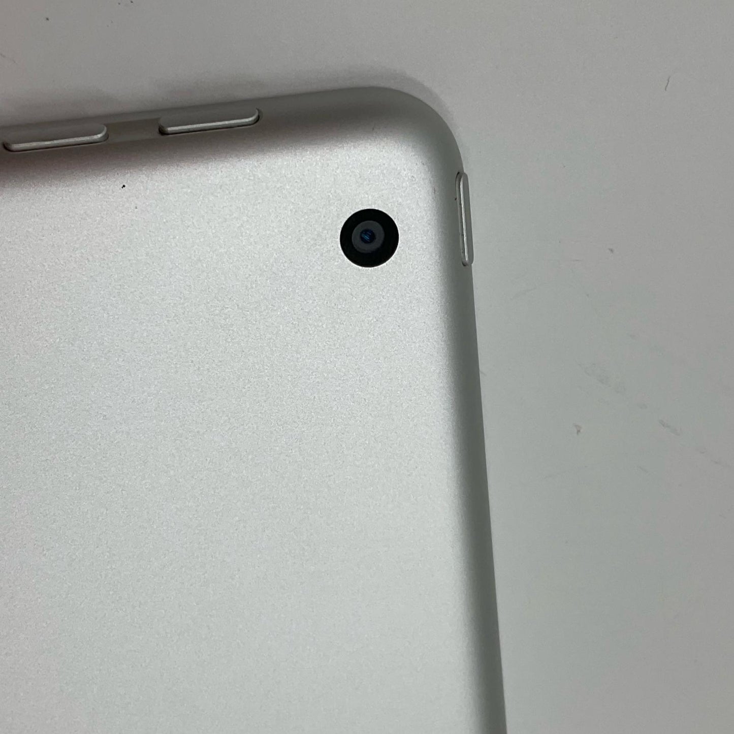 【全額返金保証】【最速発送】Apple iPad 第6世代 32GB シルバー Wi-Fi 動作確認済