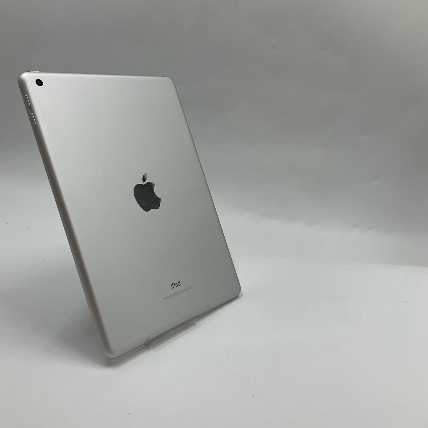 【全額返金保証】【最速発送】Apple iPad 第6世代 32GB シルバー Wi-Fi 動作確認済