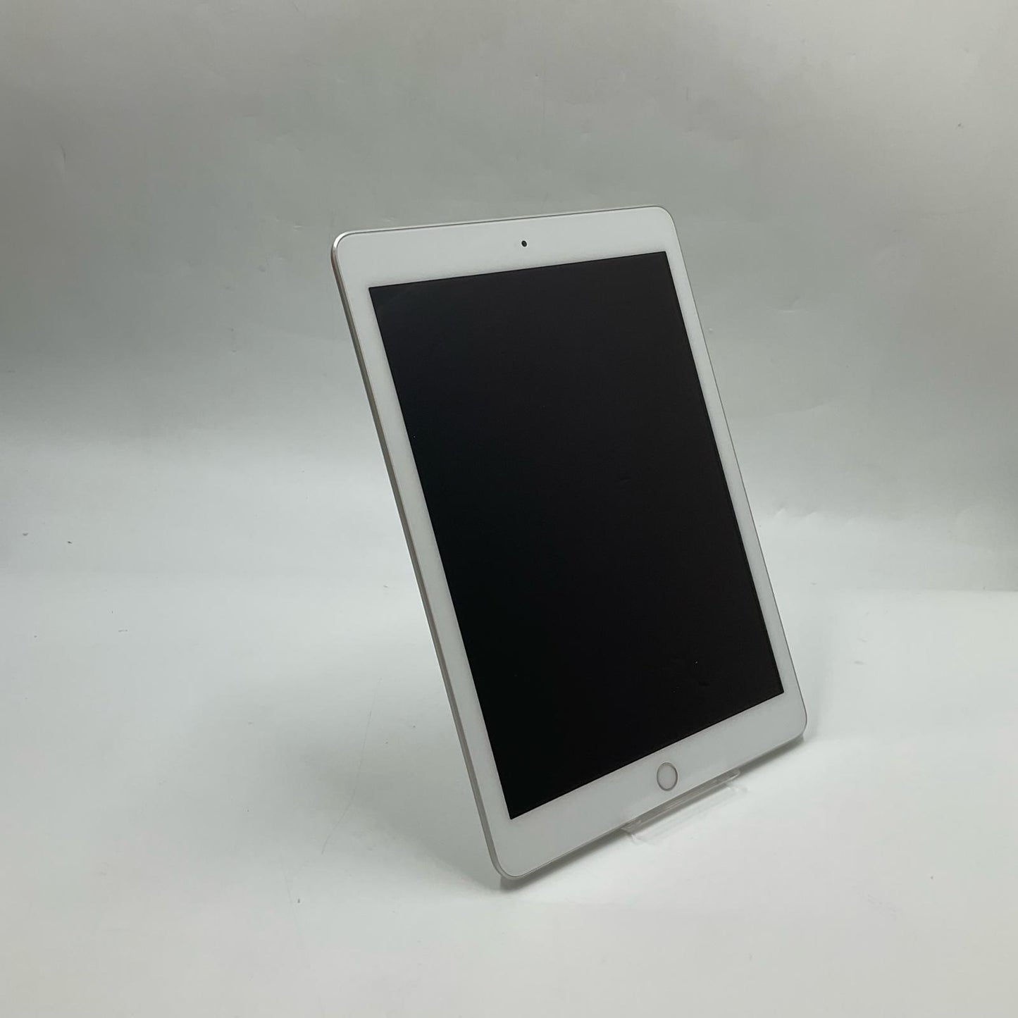 【全額返金保証】【最速発送】Apple iPad 第6世代 32GB シルバー Wi-Fi 動作確認済