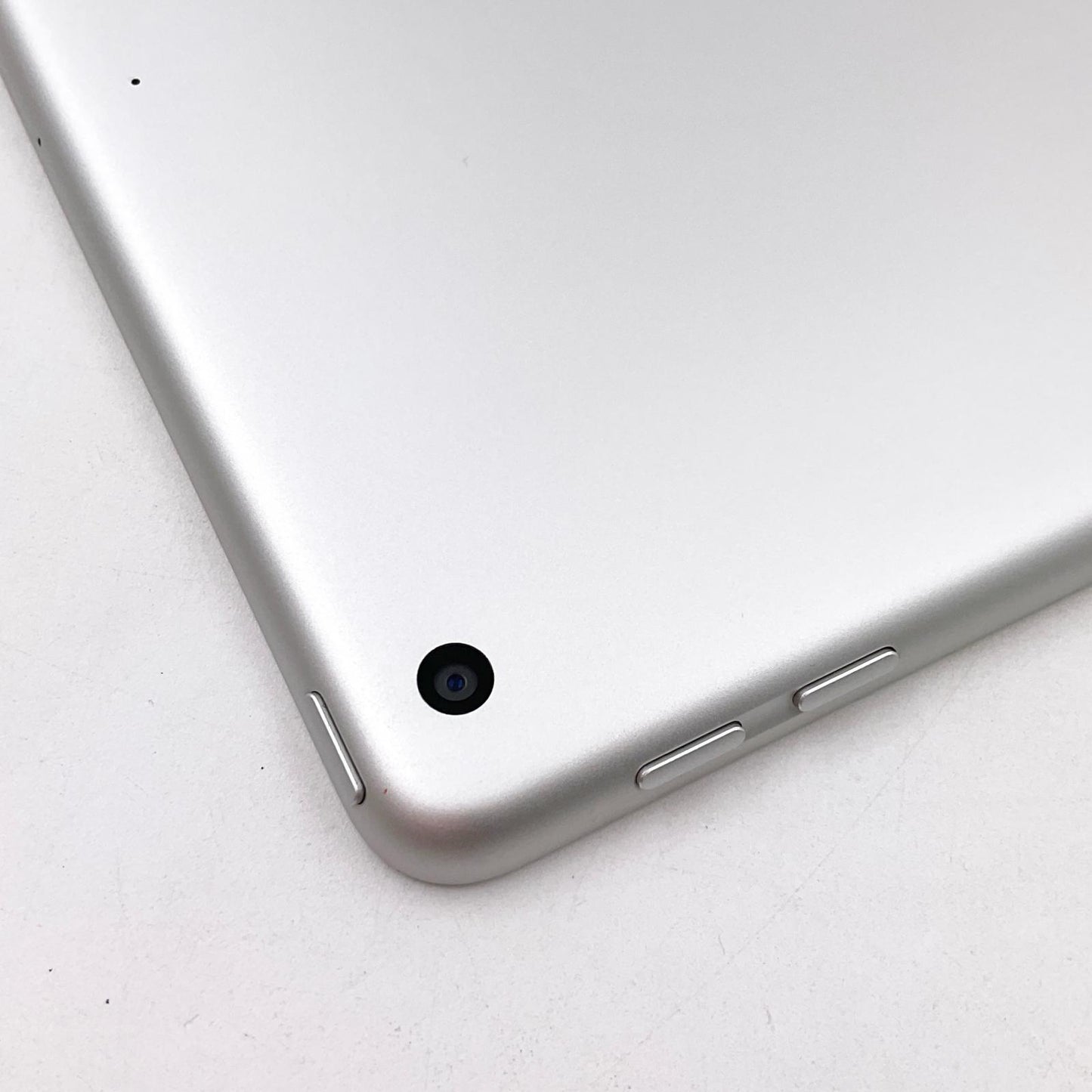 【全額返金保証】【最速発送】Apple iPad 第6世代 32GB シルバー Wi-Fi 美品 動作確認済