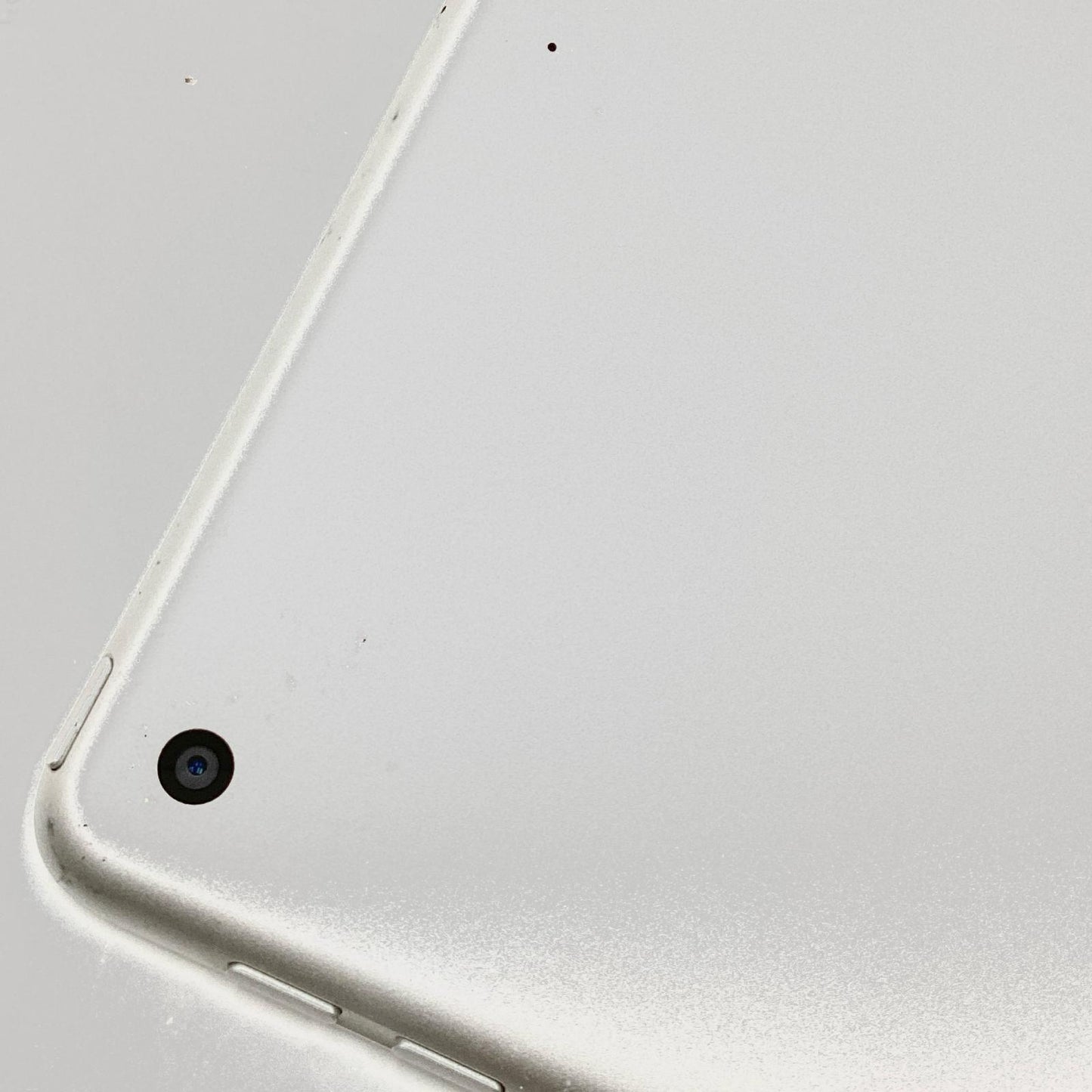 【全額返金保証】【最速発送】Apple iPad 第5世代 32GB シルバー Wi-Fi 動作確認済