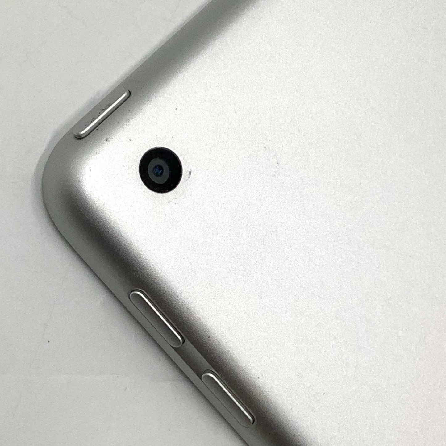 【全額返金保証】【最速発送】Apple iPad 第5世代 128GB シルバー Wi-Fi 動作確認済