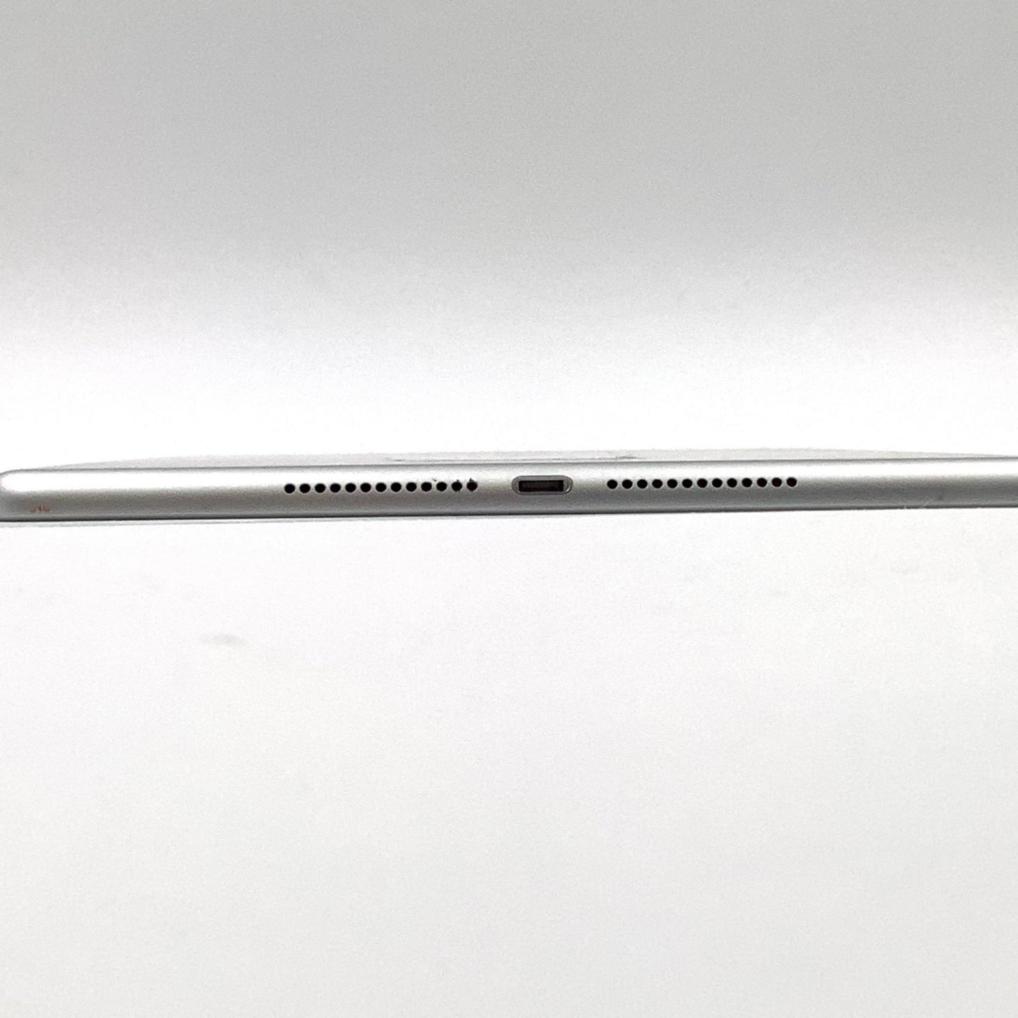 【全額返金保証】【最速発送】Apple iPad 第6世代 32GB シルバー Wi-Fi 動作確認済