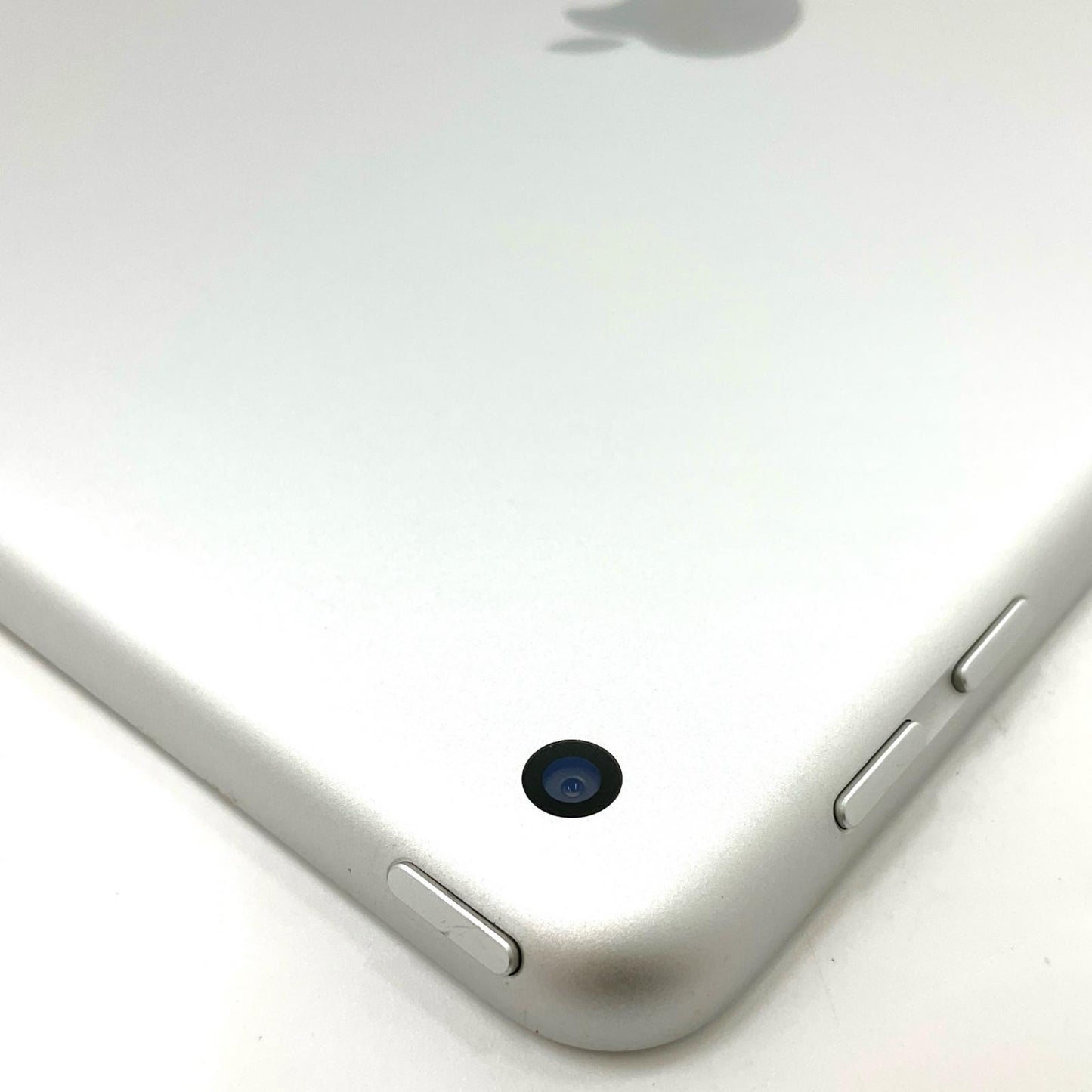 【全額返金保証】【最速発送】Apple iPad 第6世代 32GB シルバー Wi-Fi 動作確認済