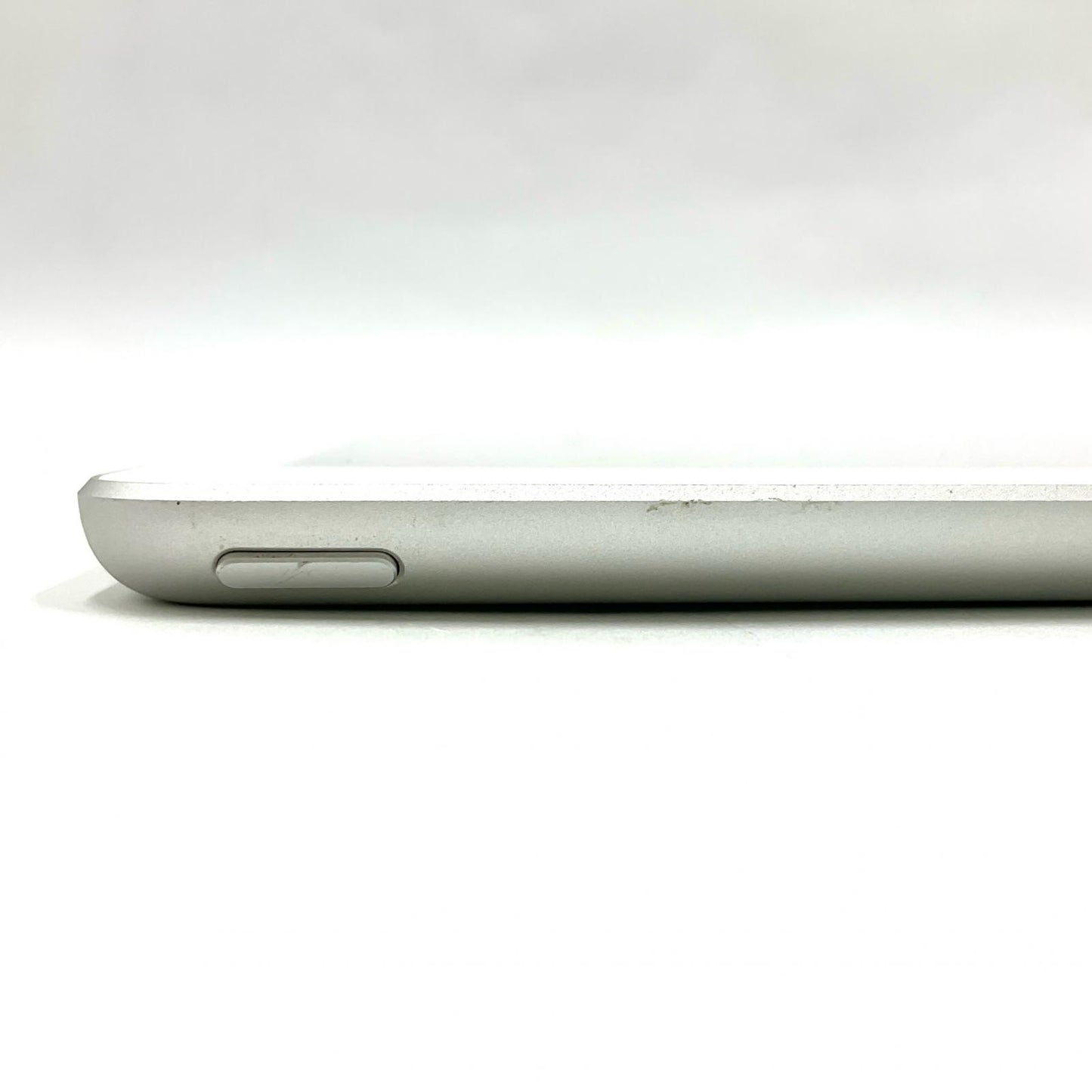 【全額返金保証】【最速発送】Apple iPad 第6世代 32GB シルバー Wi-Fi 動作確認済