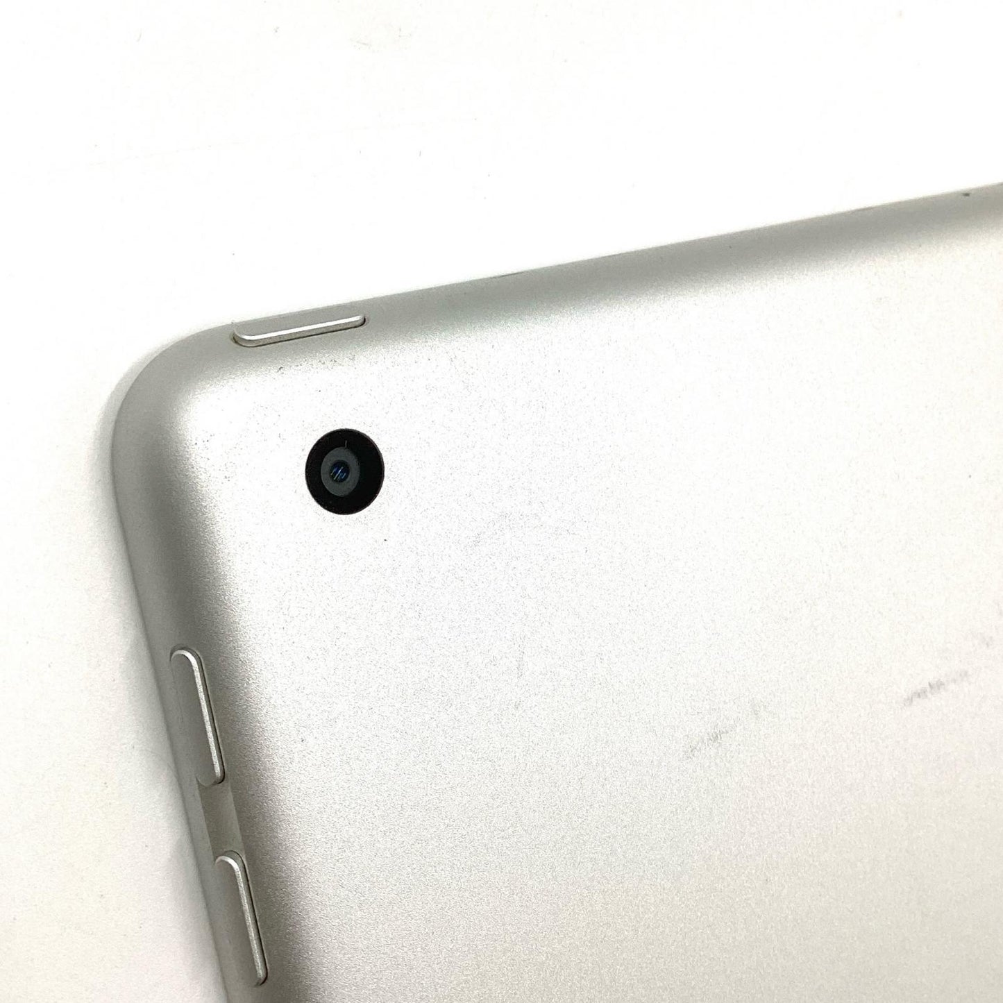 【全額返金保証】【最速発送】Apple iPad 第5世代 128GB シルバー Wi-Fi 動作確認済
