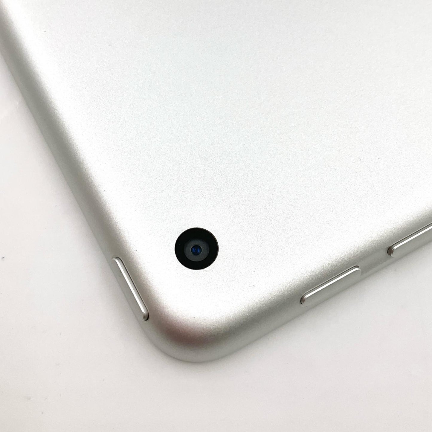 【全額返金保証】【最速発送】Apple iPad 第5世代 128GB シルバー Wi-Fi 動作確認済