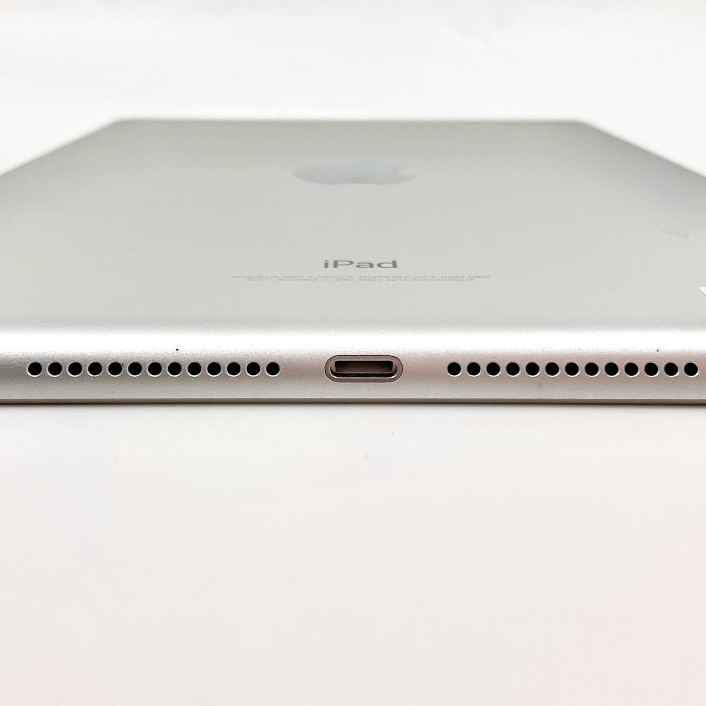 【全額返金保証】【最速発送】Apple iPad 第5世代 128GB シルバー Wi-Fi 動作確認済