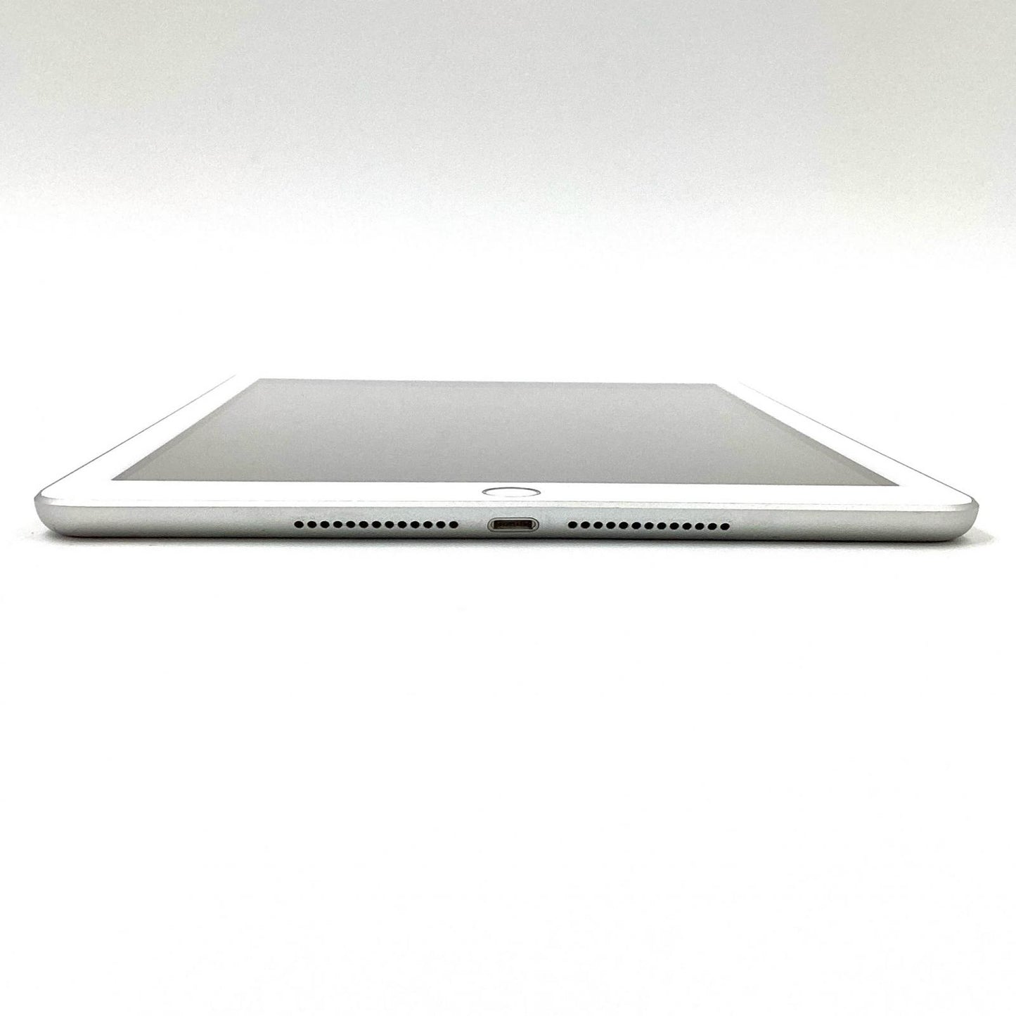 【全額返金保証】【最速発送】Apple iPad 第5世代 128GB シルバー Wi-Fi 動作確認済
