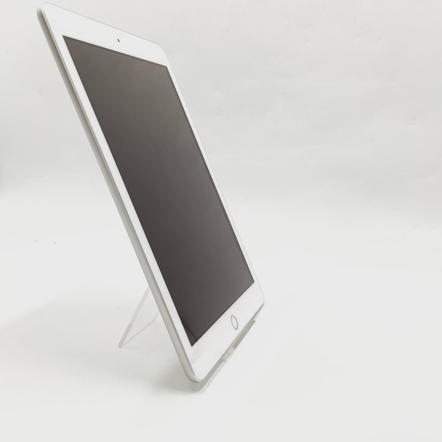 【全額返金保証】【最速発送】Apple iPad 第5世代 128GB シルバー Wi-Fi 動作確認済
