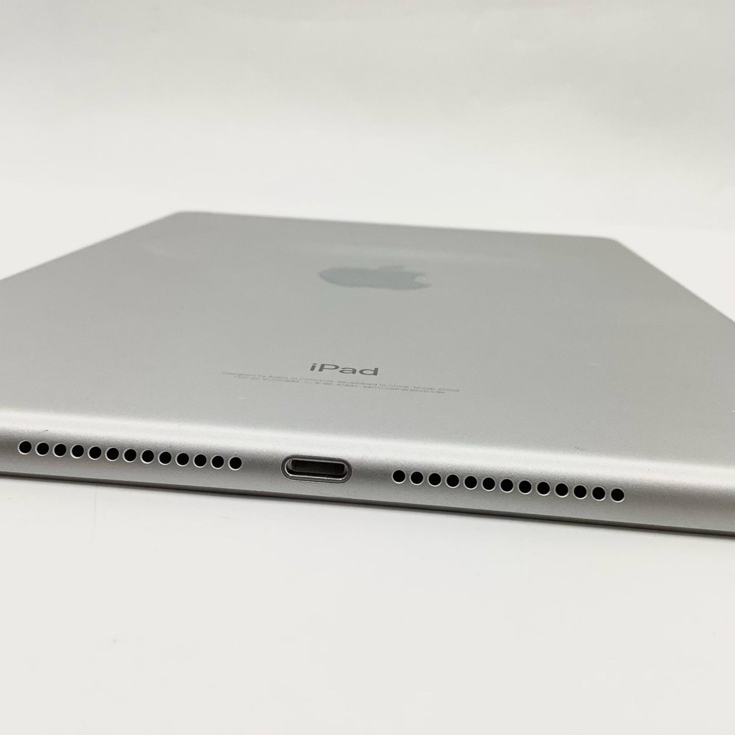 【全額返金保証】【最速発送】Apple iPad 第6世代 32GB シルバー Wi-Fi 美品 動作確認済